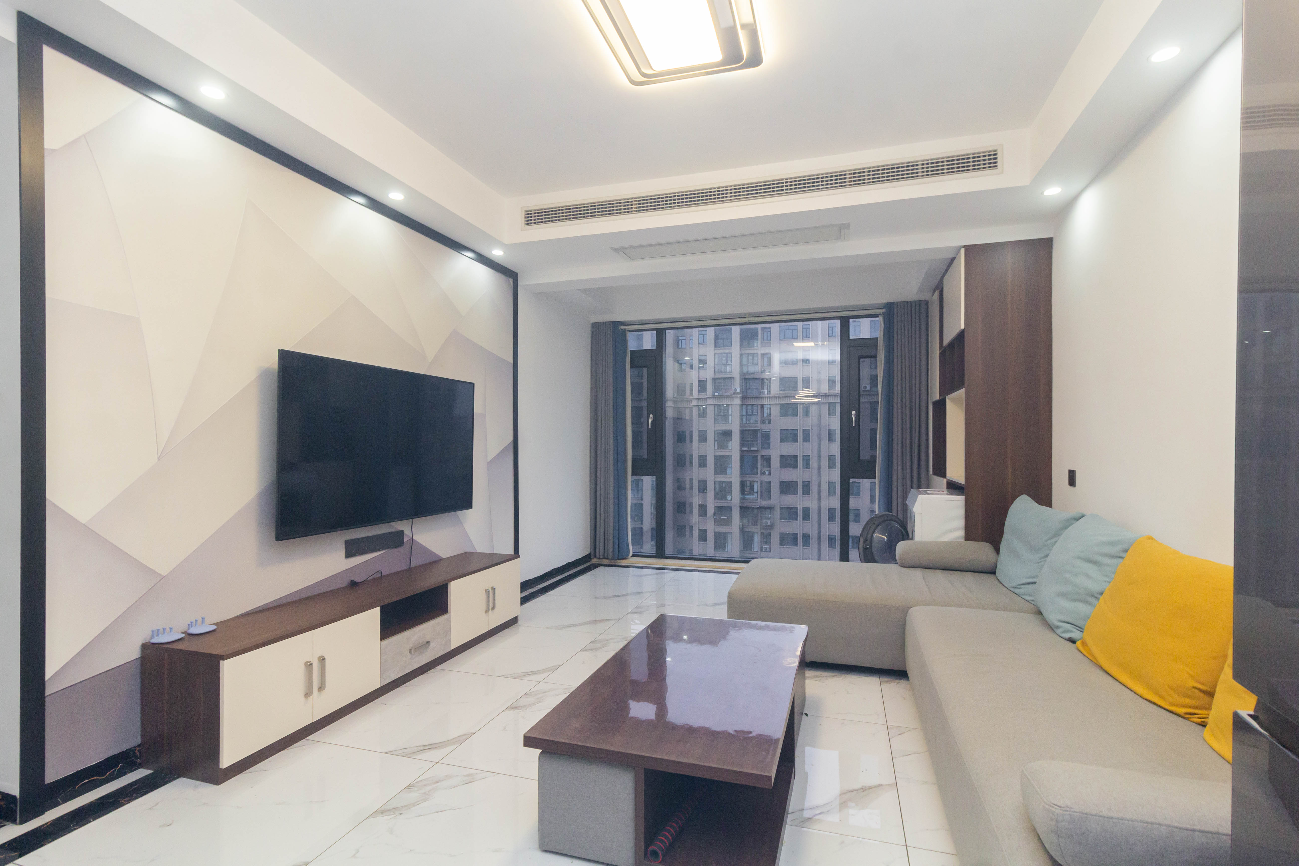 辉煌国际城二期  3室2厅1卫    105.0万 辉煌国际城二期  3室2厅1卫    105.0万客厅