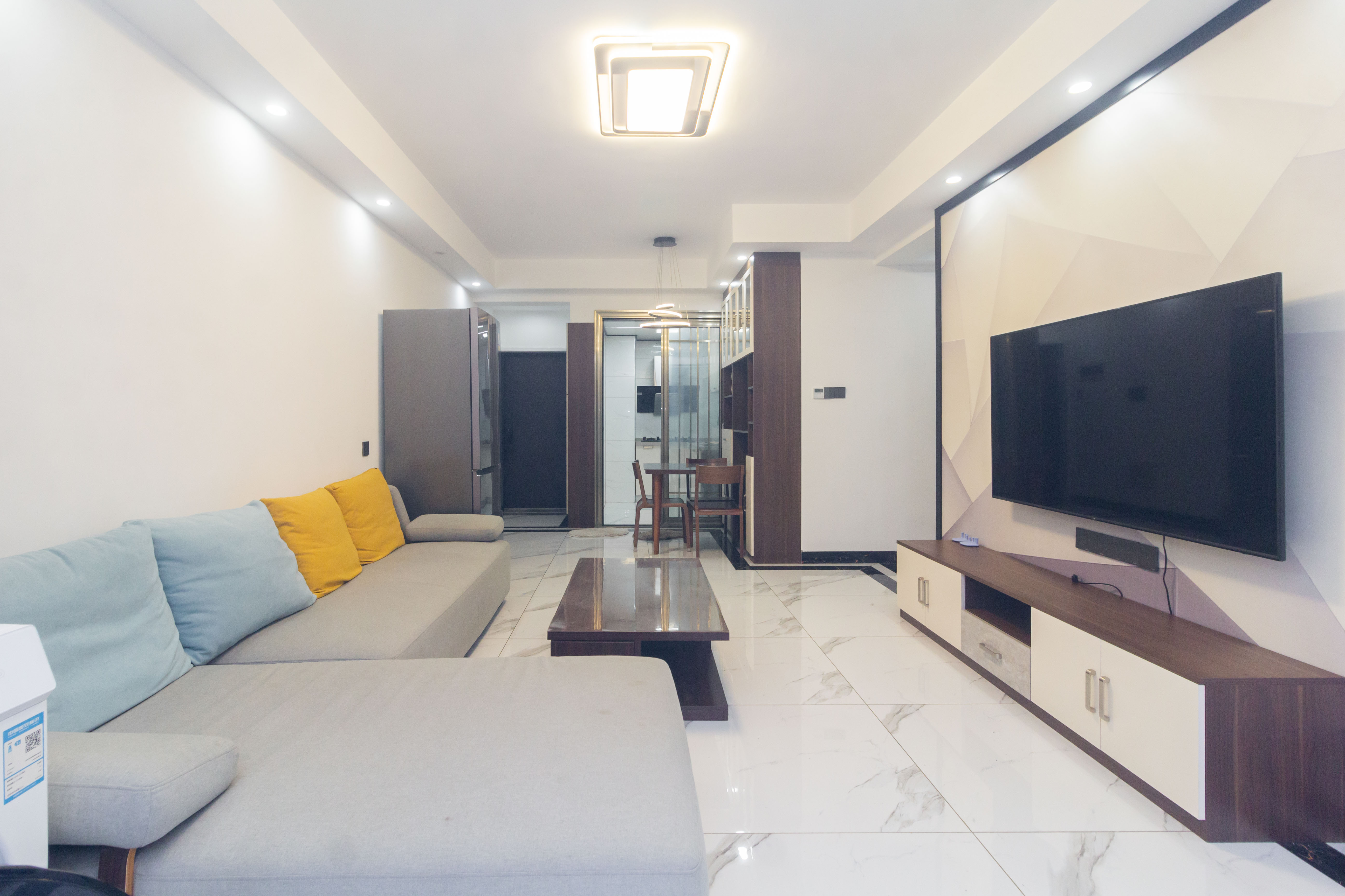 辉煌国际城二期  3室2厅1卫    105.0万 辉煌国际城二期  3室2厅1卫    105.0万客厅