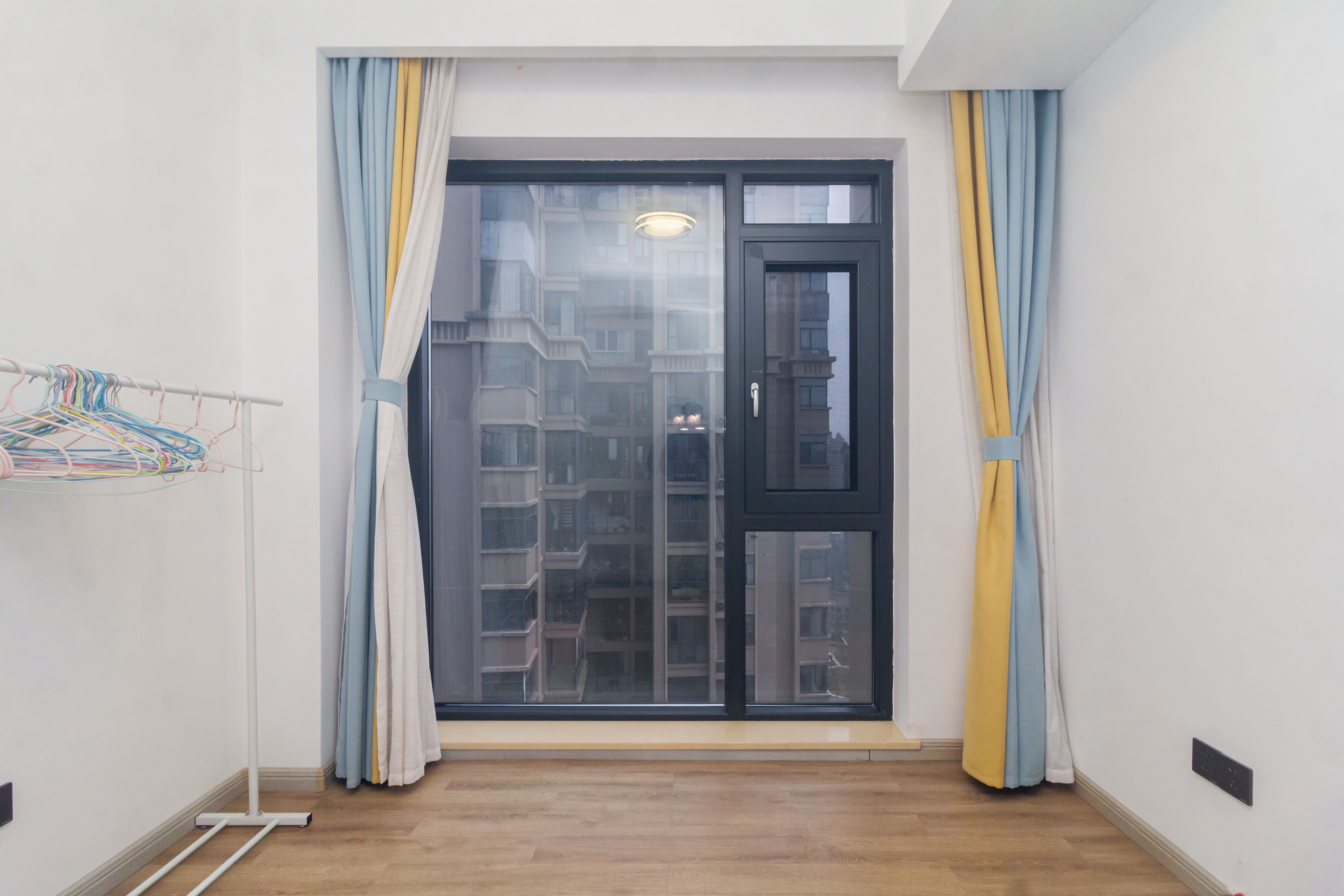 辉煌国际城二期  3室2厅1卫    105.0万 辉煌国际城二期  3室2厅1卫    105.0万卧室