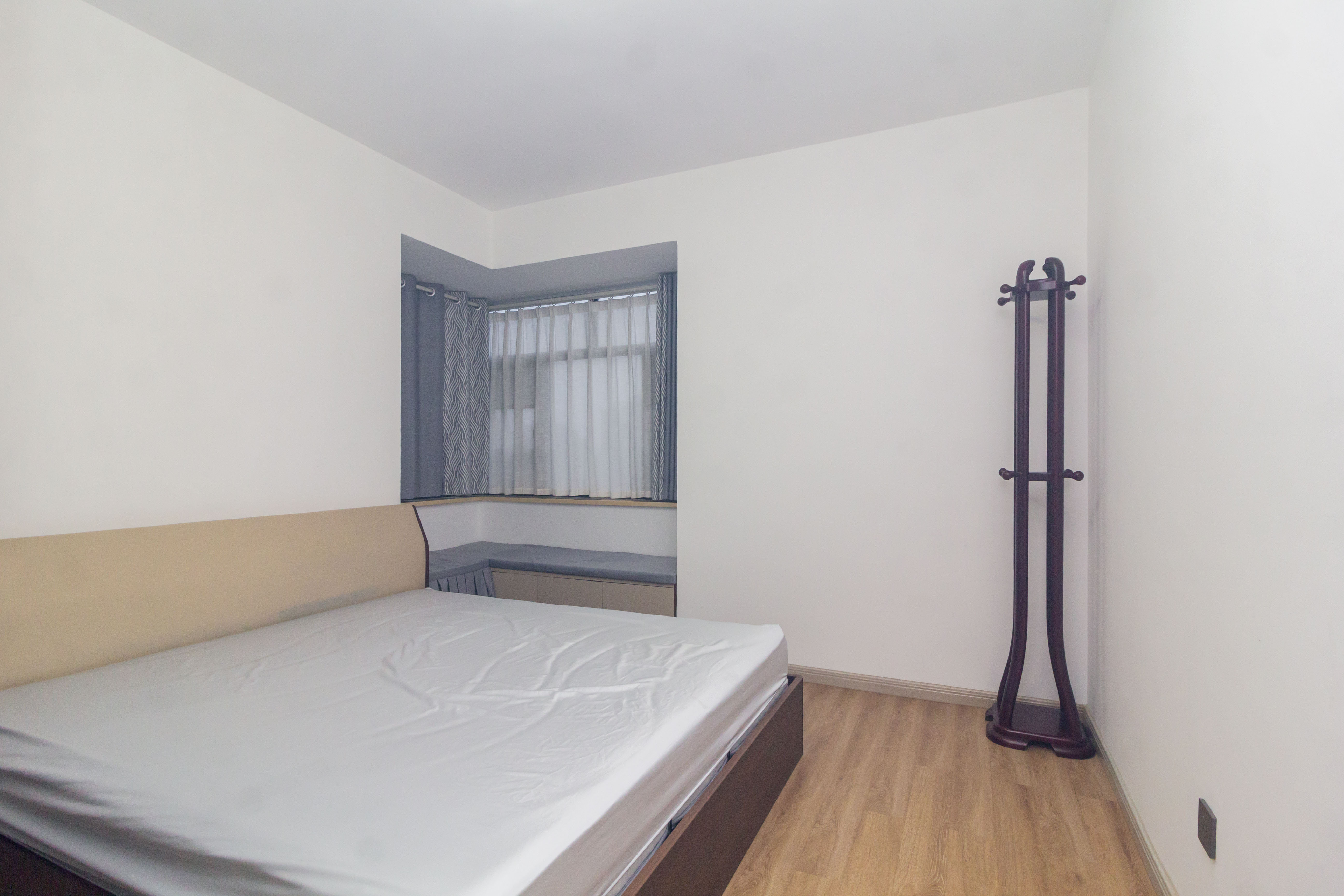 辉煌国际城二期  3室2厅1卫    105.0万 辉煌国际城二期  3室2厅1卫    105.0万卧室