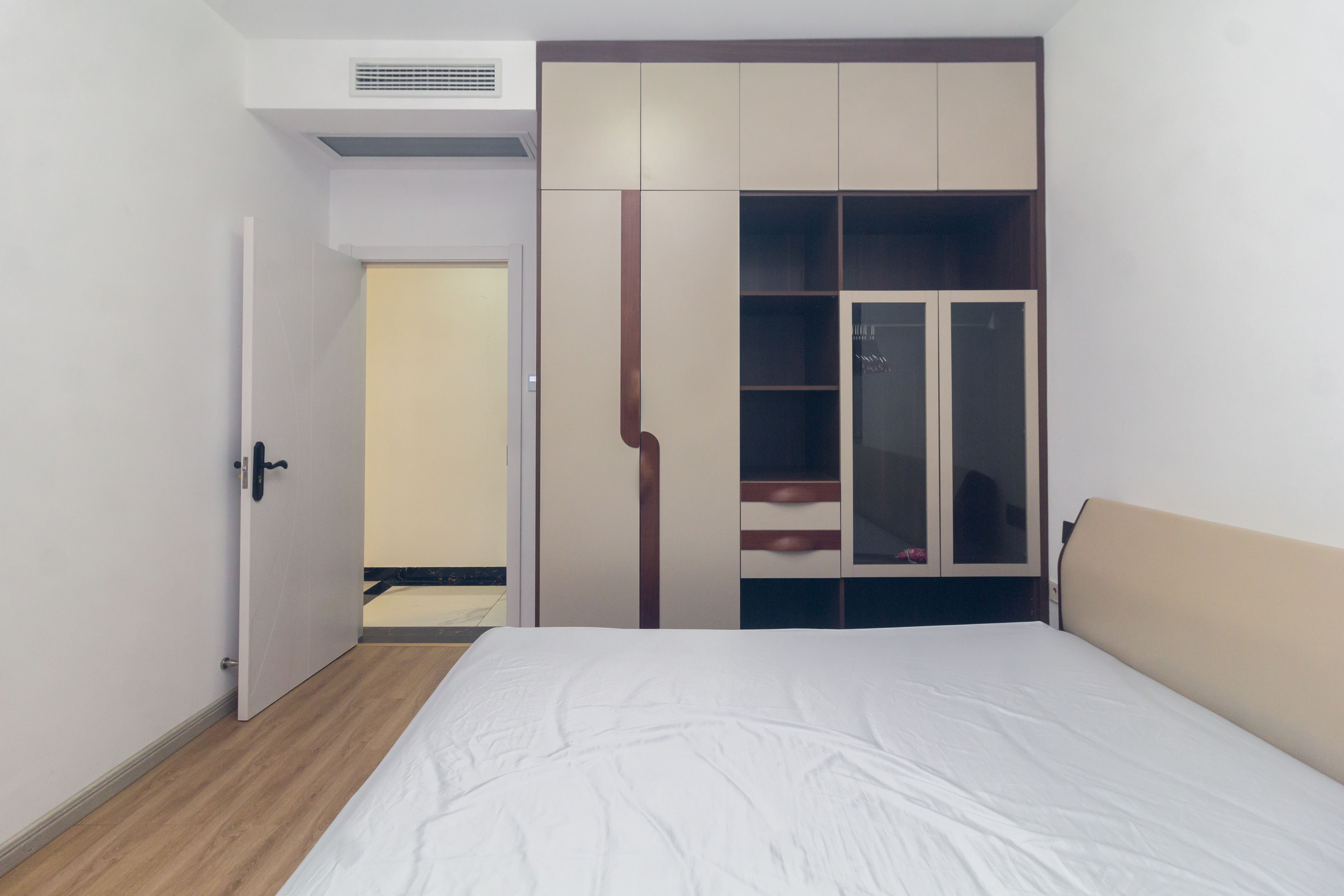 辉煌国际城二期  3室2厅1卫    105.0万 辉煌国际城二期  3室2厅1卫    105.0万卧室