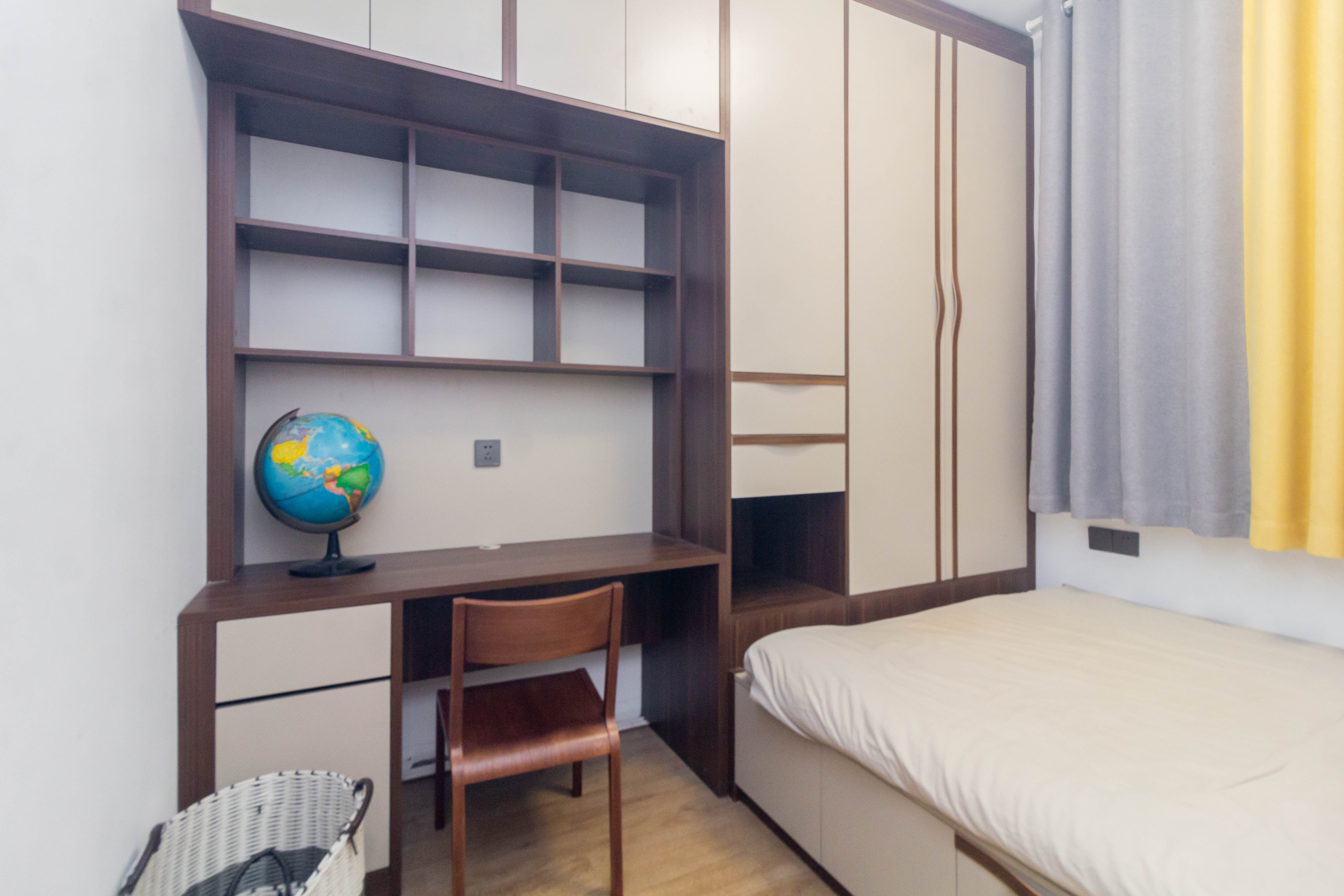 辉煌国际城二期  3室2厅1卫    105.0万 辉煌国际城二期  3室2厅1卫    105.0万卧室