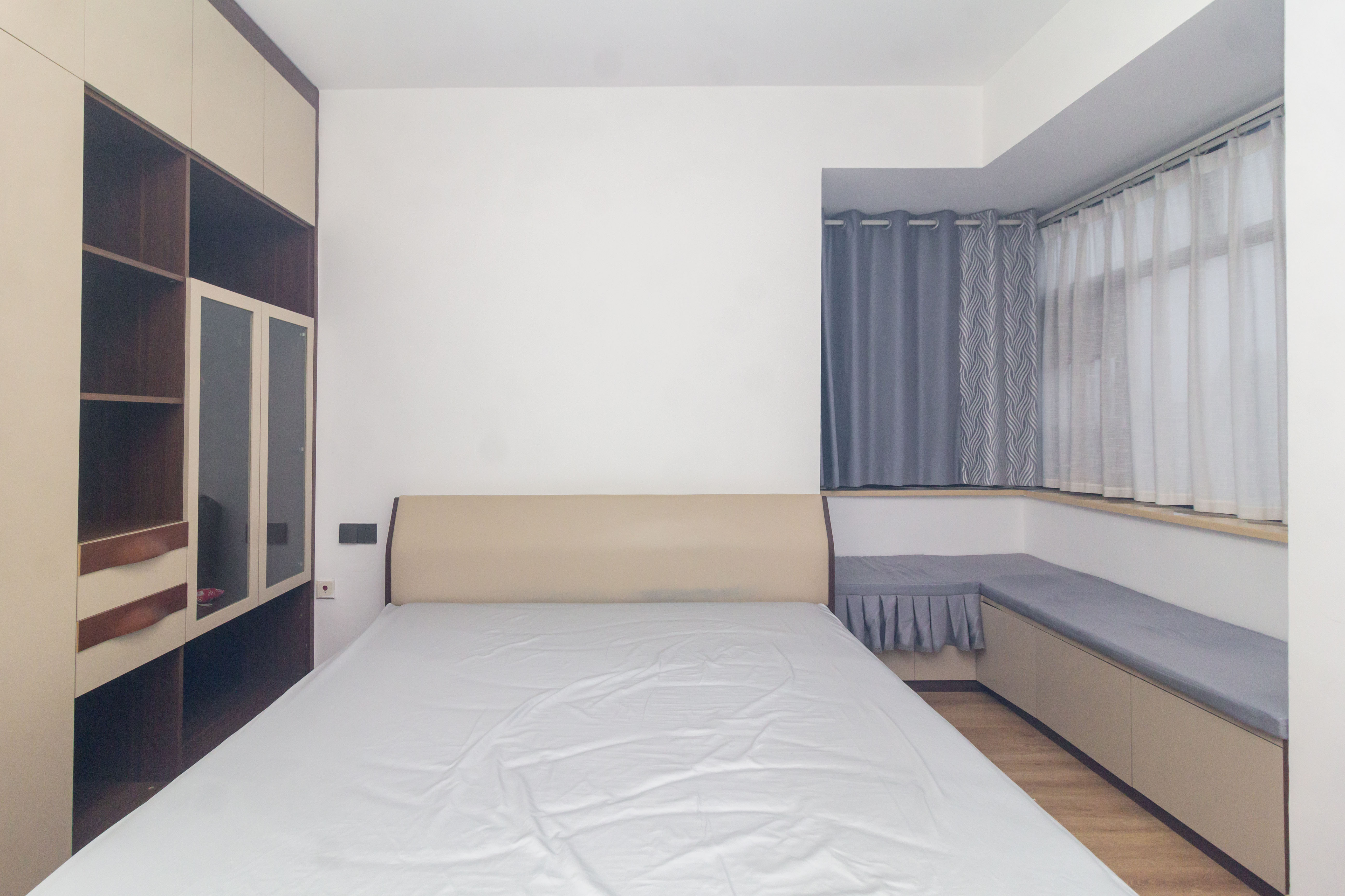 辉煌国际城二期  3室2厅1卫    105.0万 辉煌国际城二期  3室2厅1卫    105.0万卧室