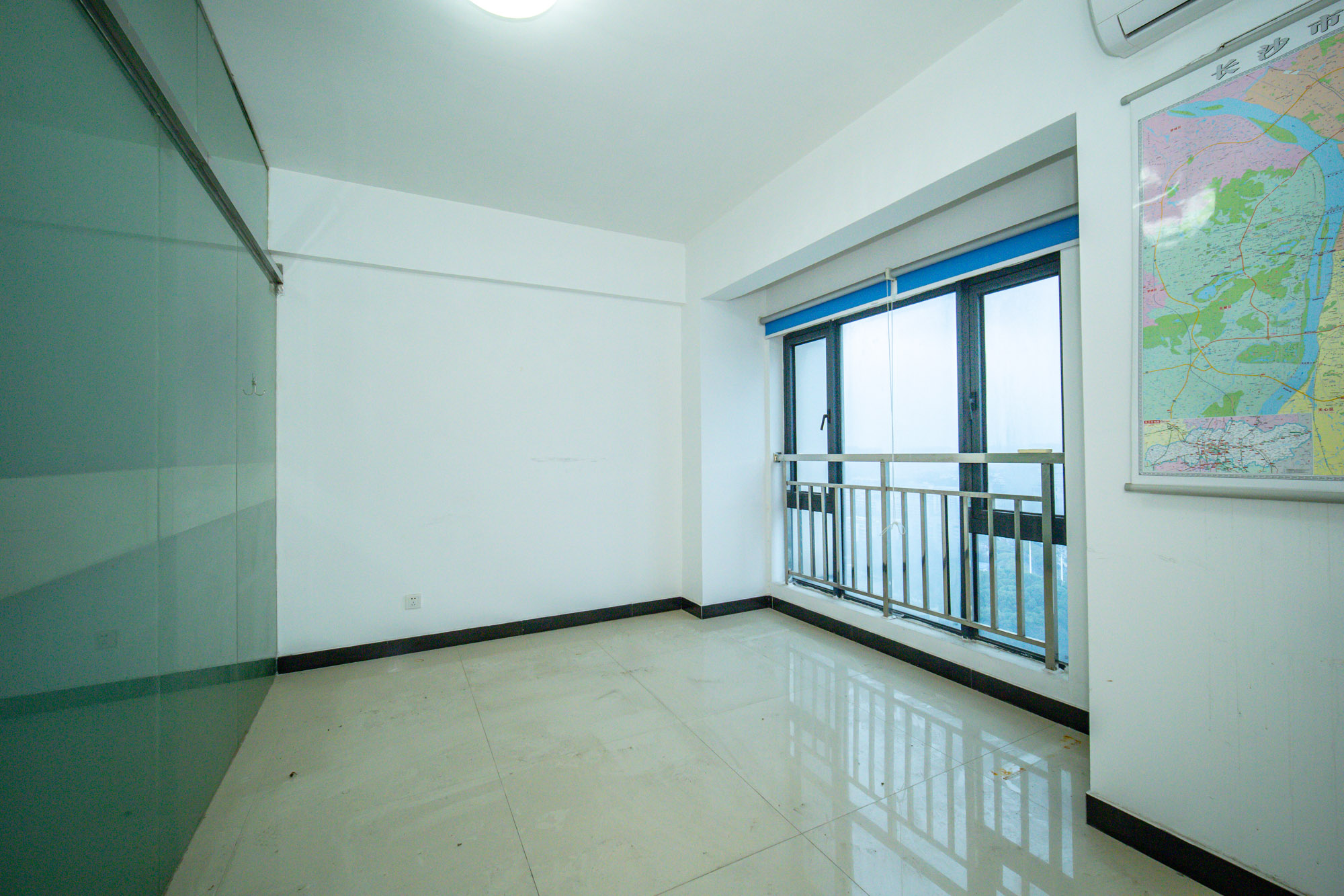 星大峰汇商务楼 1室1厅1卫 29.0万 星大峰汇商务楼 1室1厅1卫 29.0万卧室