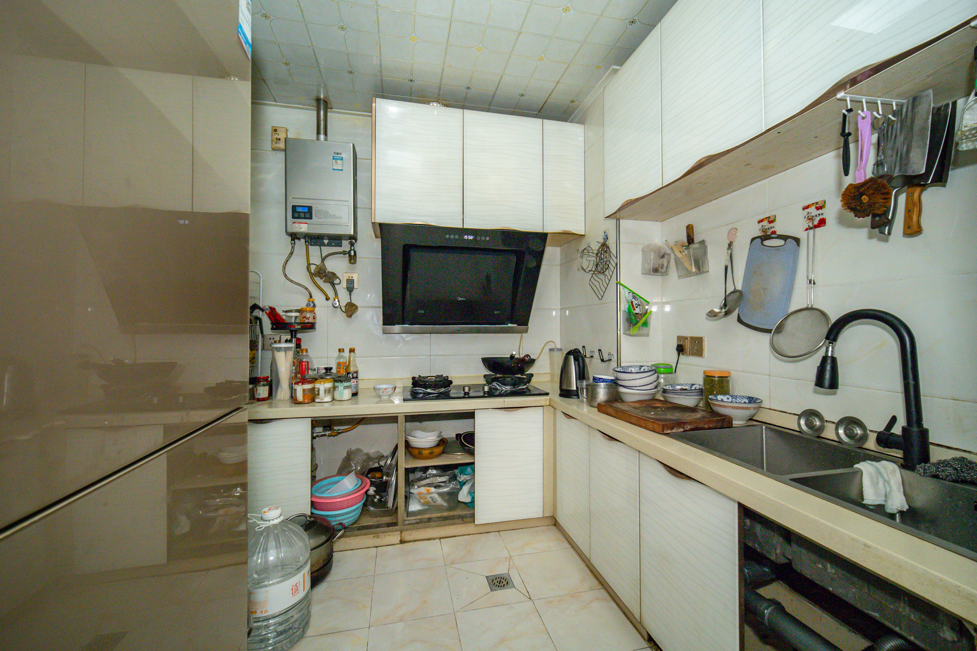 新长海广场 3室2厅2卫 63.8万 新长海广场 3室2厅2卫 63.8万厨房