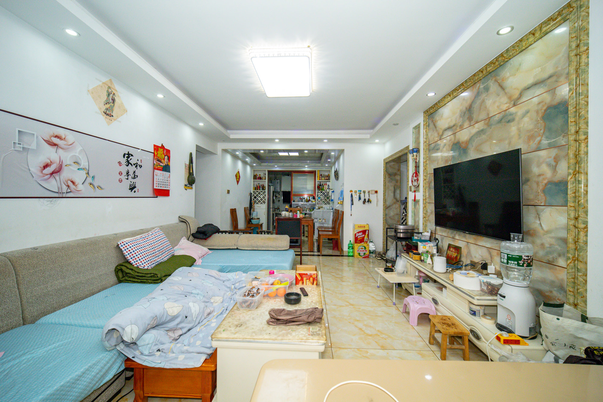 新长海广场 3室2厅2卫 63.8万 新长海广场 3室2厅2卫 63.8万客厅