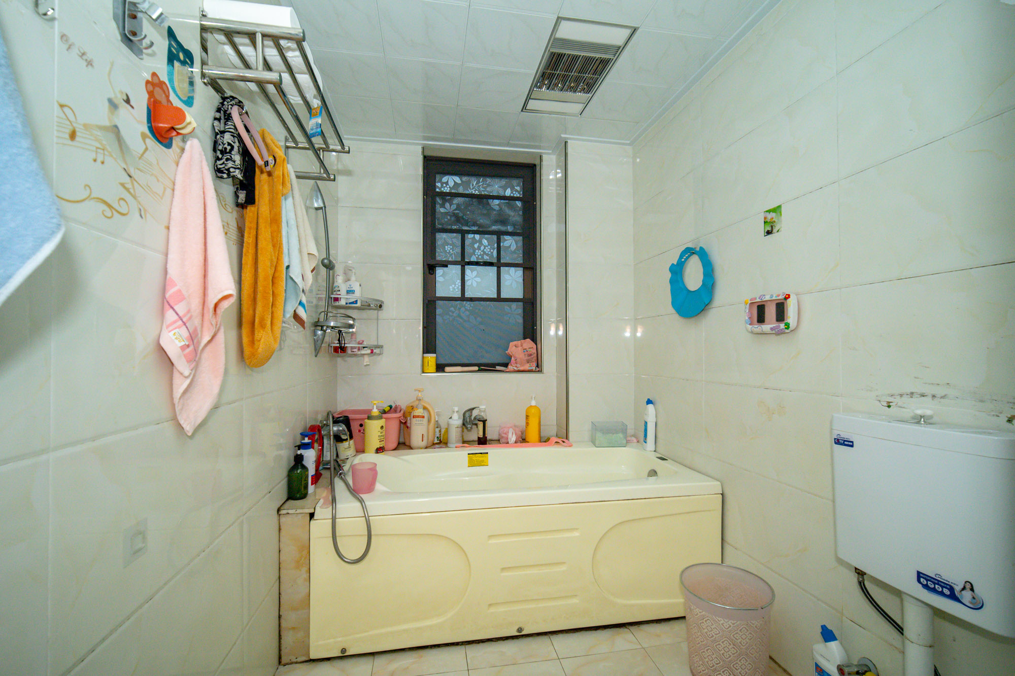 新长海广场 3室2厅2卫 63.8万 新长海广场 3室2厅2卫 63.8万卫生间