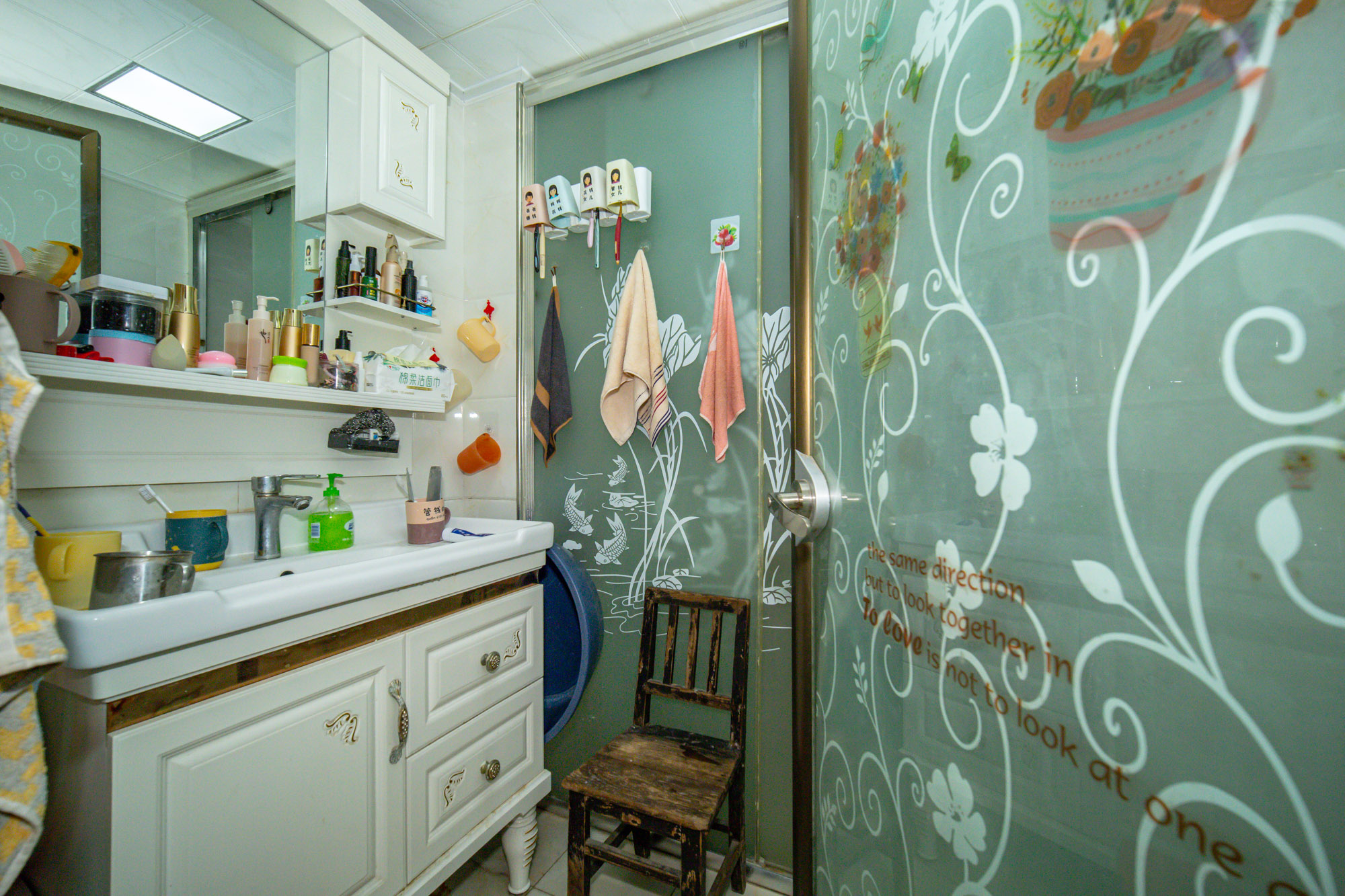 新长海广场 3室2厅2卫 63.8万 新长海广场 3室2厅2卫 63.8万卫生间