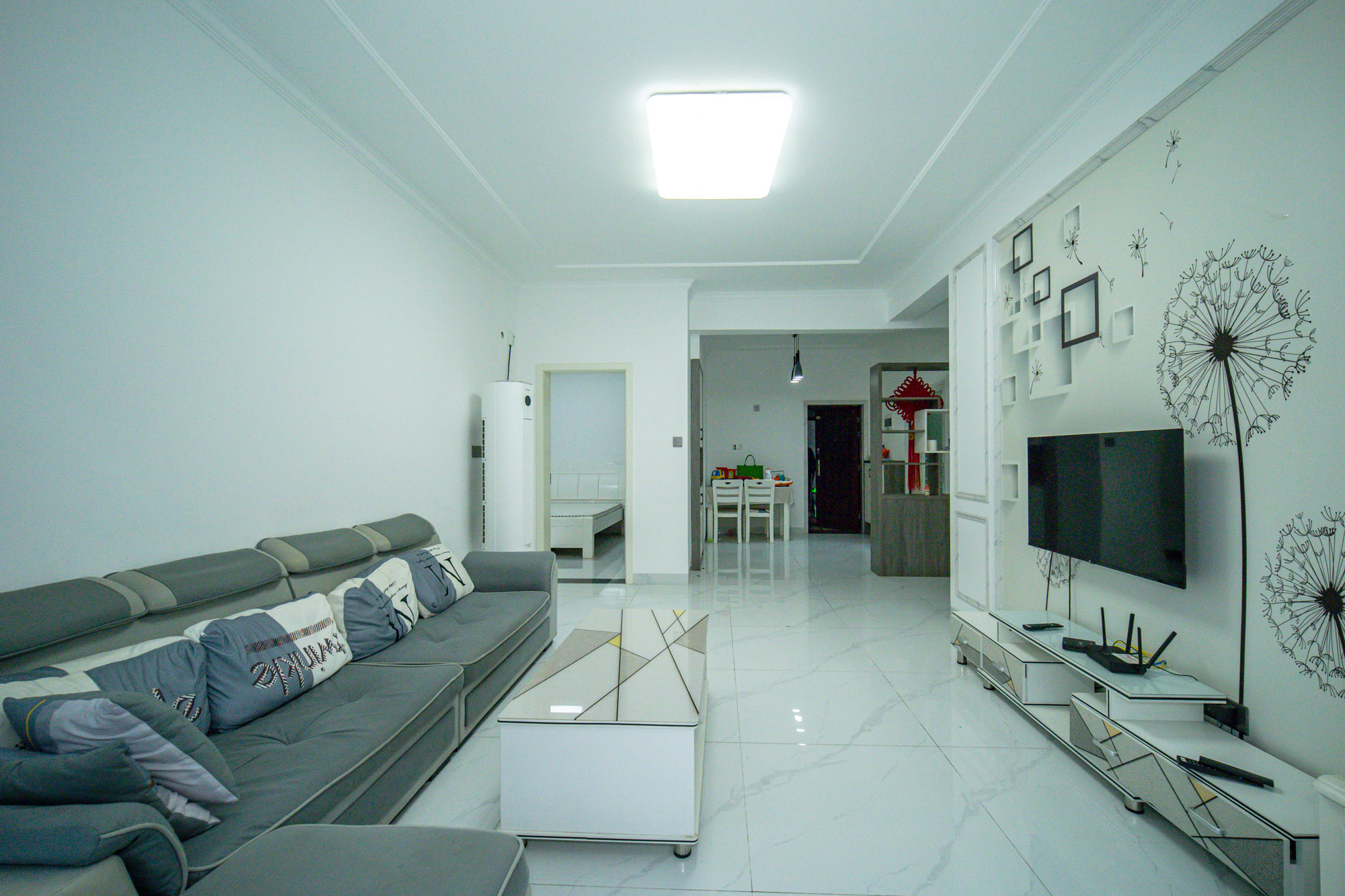 楚天世纪城西苑  2室2厅1卫    66.0万 楚天世纪城西苑  2室2厅1卫    66.0万客厅