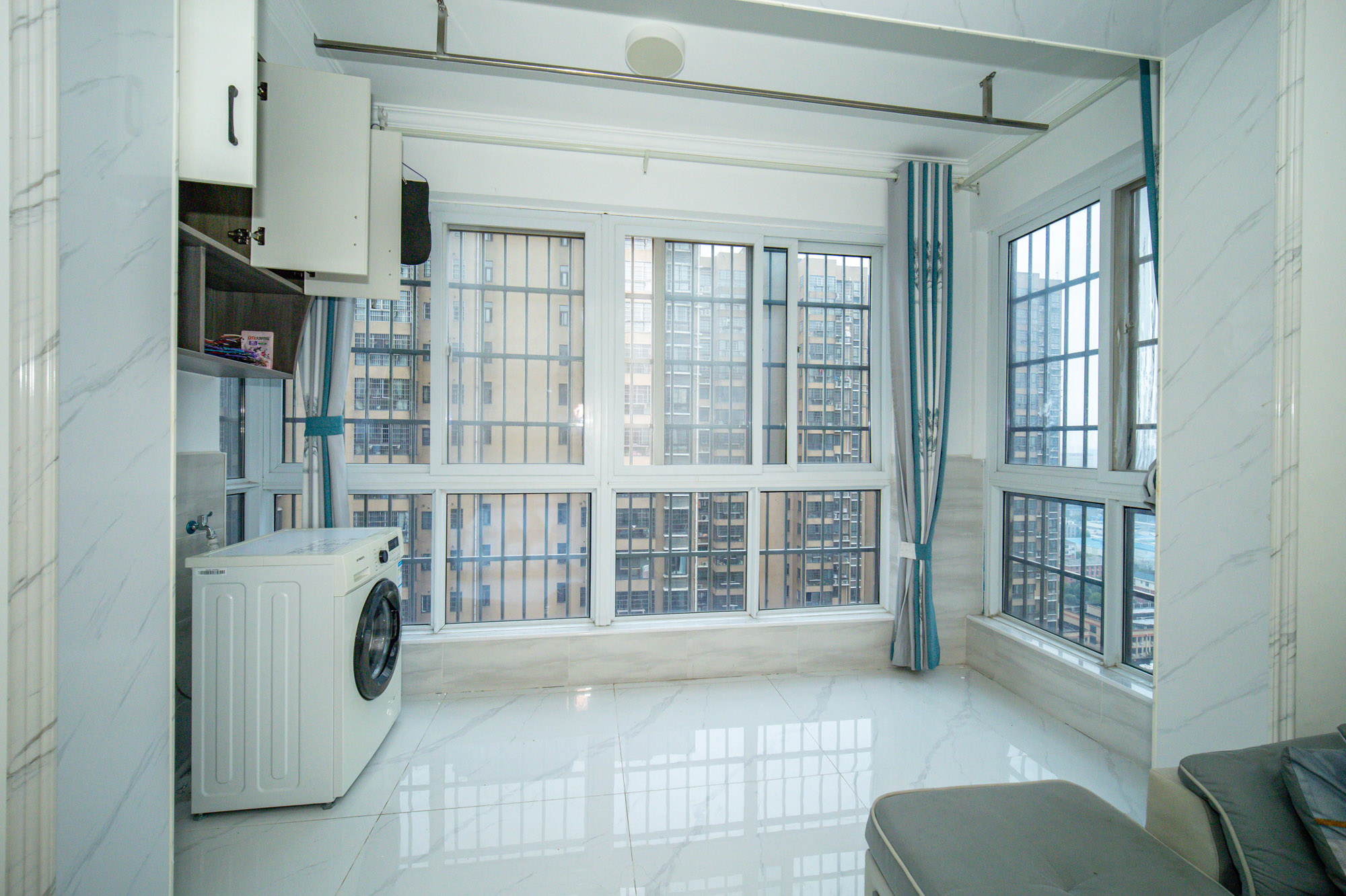 楚天世纪城西苑  2室2厅1卫    66.0万 楚天世纪城西苑  2室2厅1卫    66.0万阳台