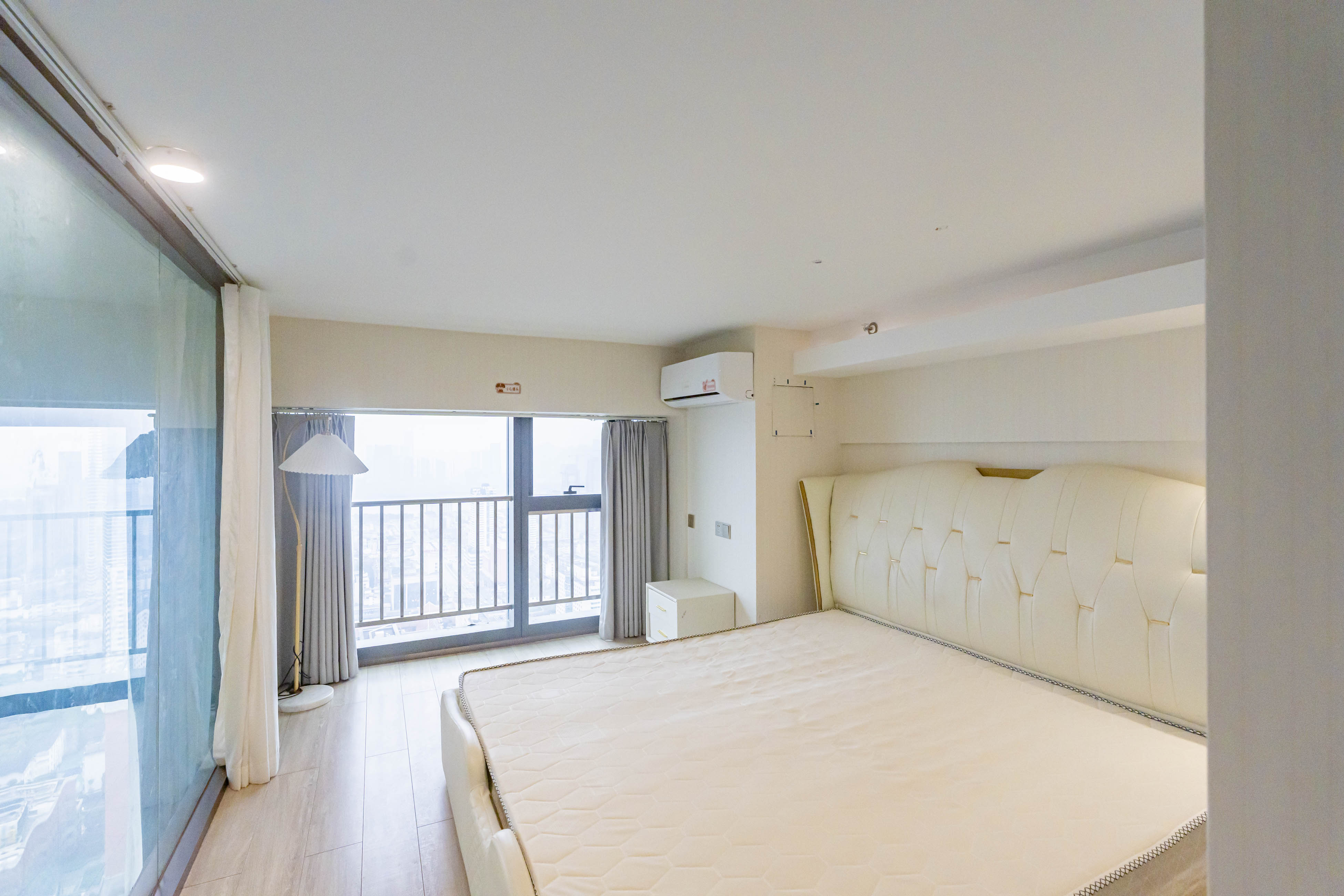 华远华时代  3室2厅2卫   88.00万卧室