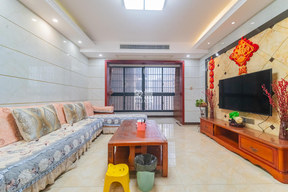 深业睿城  5室2厅2卫    105.0万