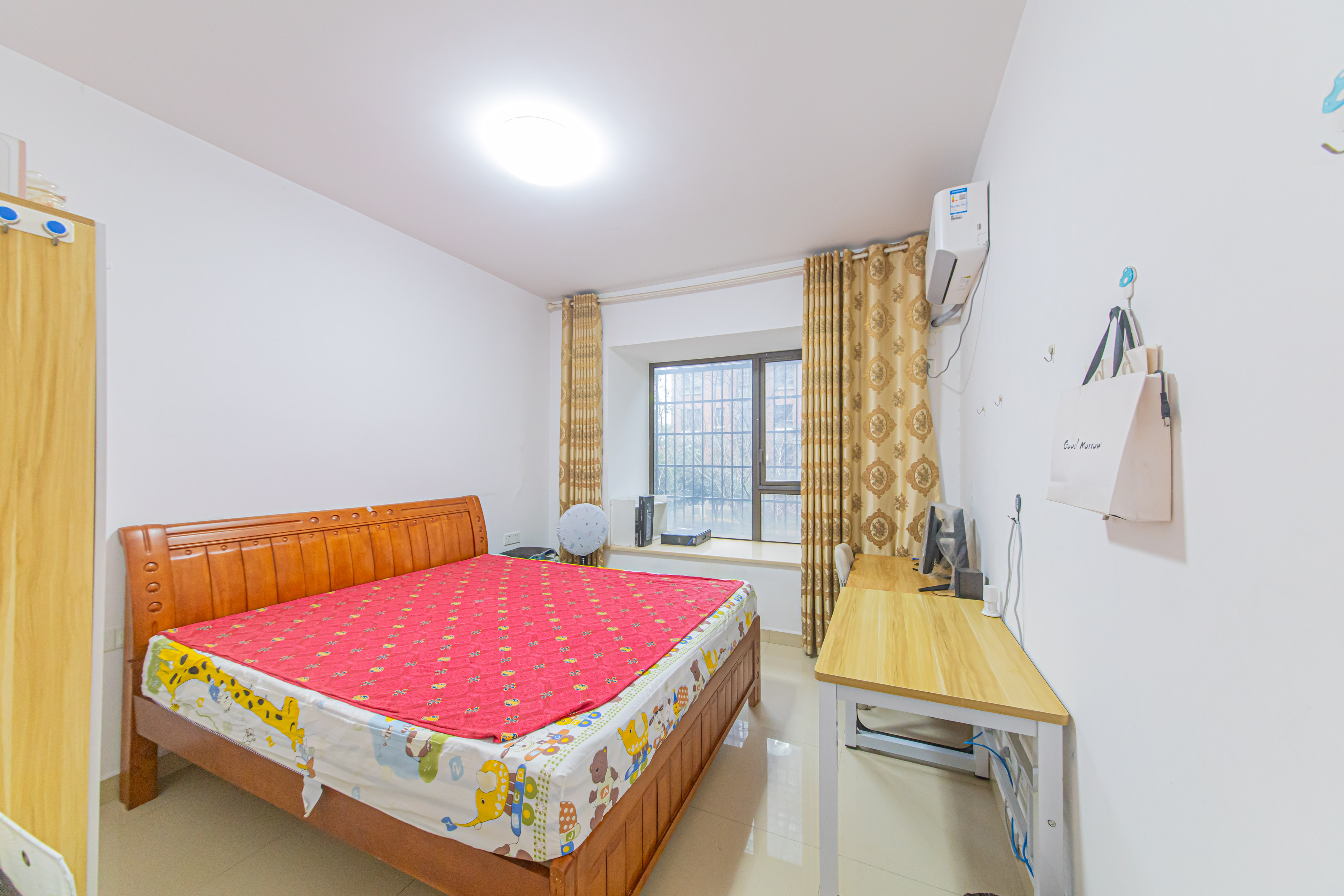 绿地公馆(绿地名邸) 3室2厅2卫 110.0万 绿地公馆(绿地名邸) 3室2厅2卫 110.0万卧室