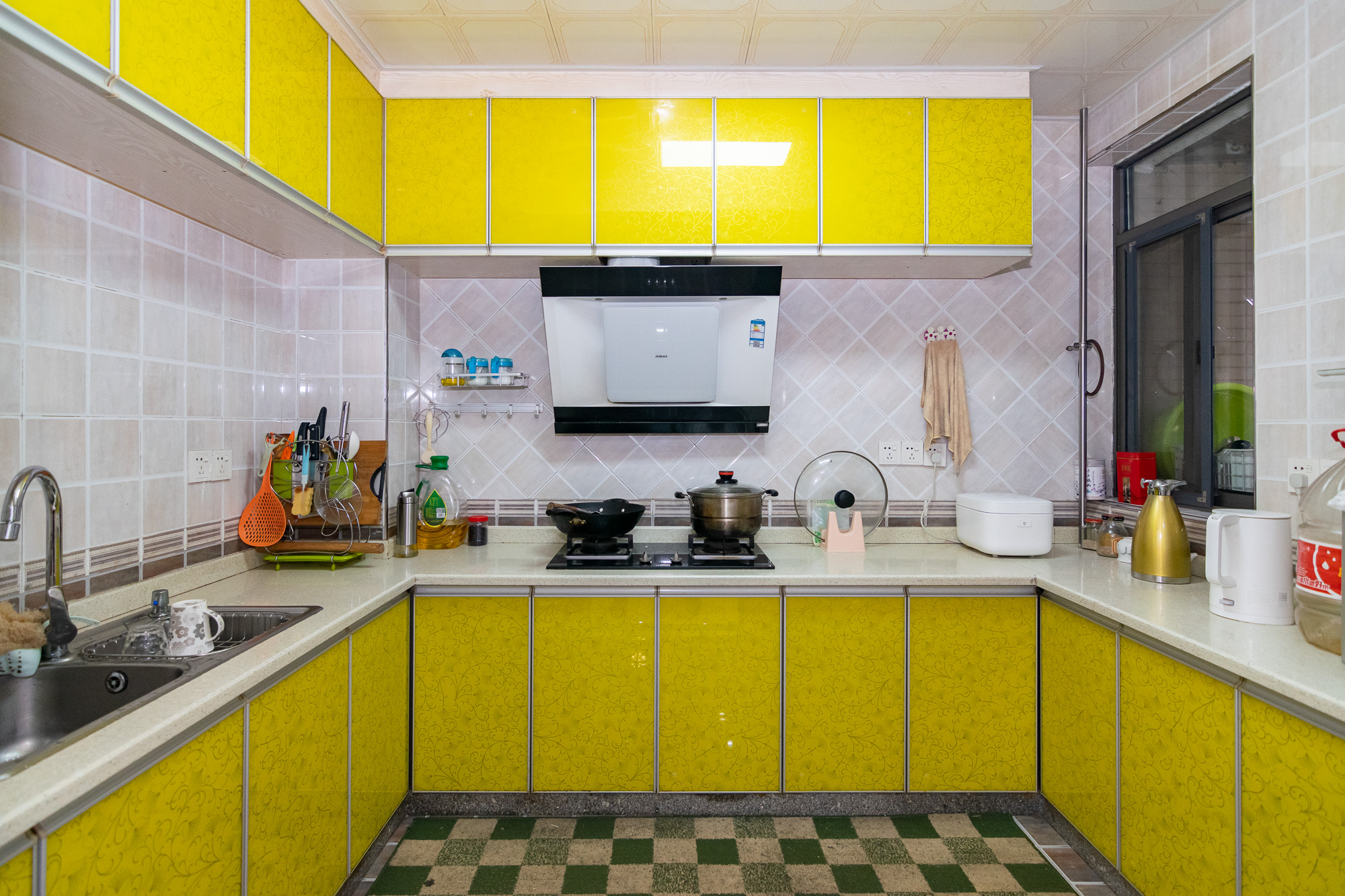 兴邦花城  4室2厅2卫    72.0万 兴邦花城  4室2厅2卫    72.0万厨房