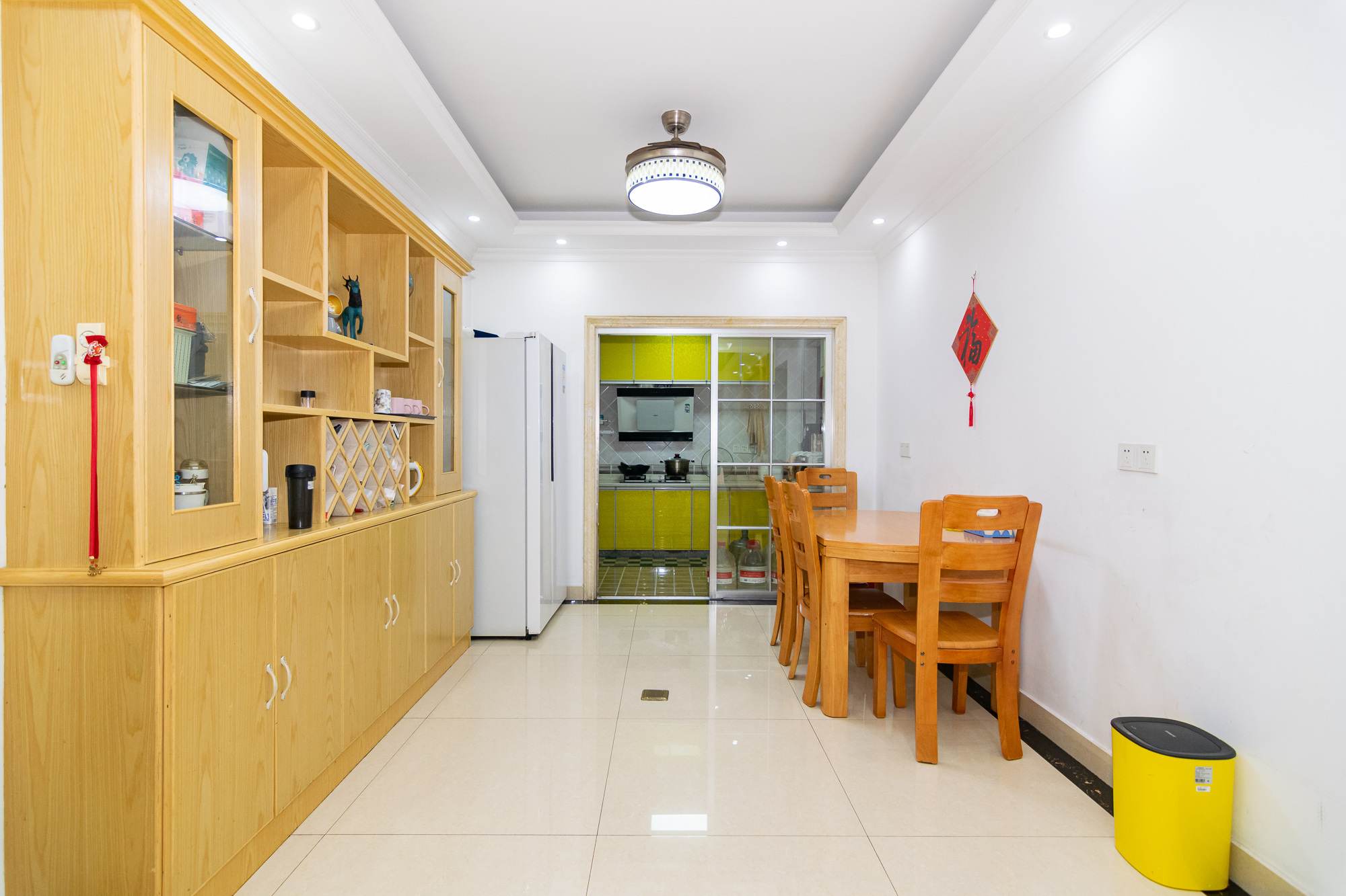 兴邦花城  4室2厅2卫    72.0万 兴邦花城  4室2厅2卫    72.0万客厅