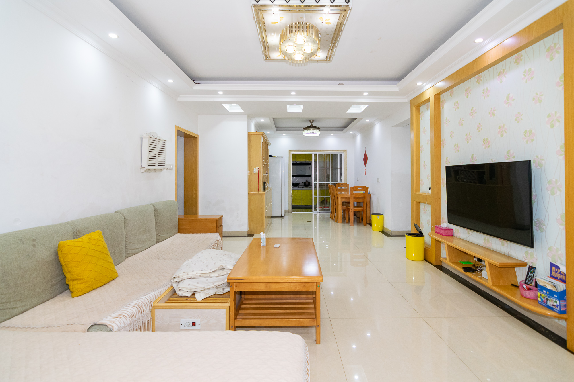 兴邦花城  4室2厅2卫    72.0万 兴邦花城  4室2厅2卫    72.0万客厅