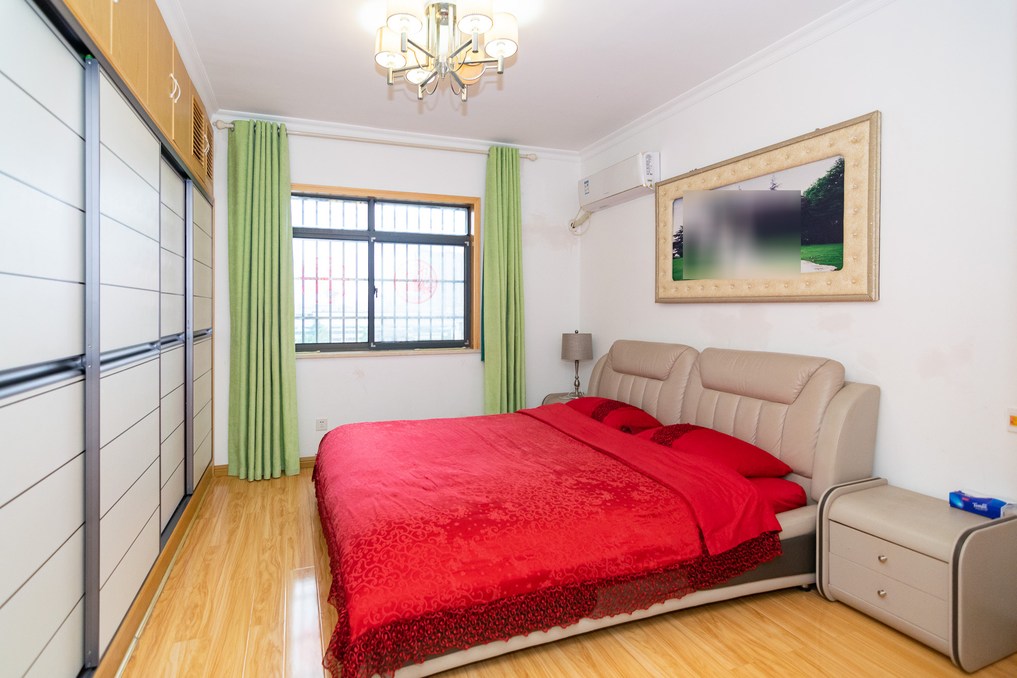 兴邦花城  4室2厅2卫    72.0万 兴邦花城  4室2厅2卫    72.0万卧室