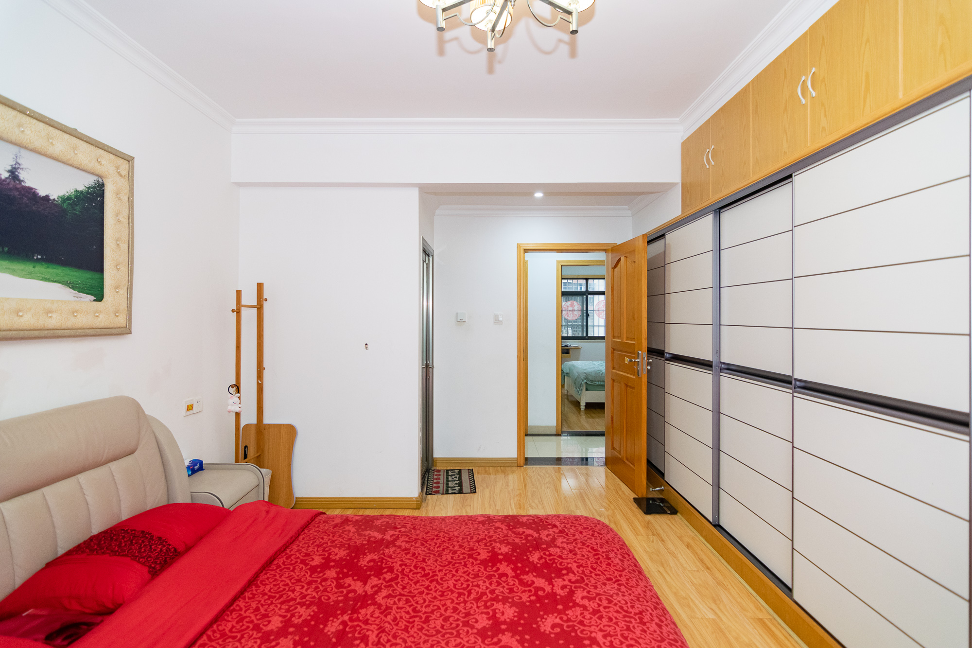 兴邦花城  4室2厅2卫    72.0万 兴邦花城  4室2厅2卫    72.0万卧室