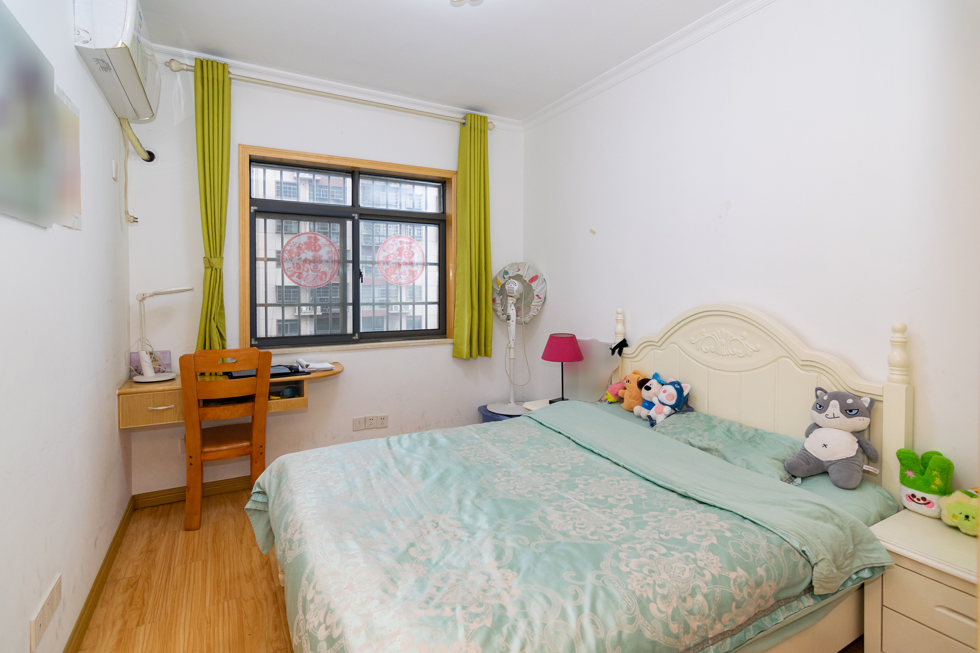 兴邦花城  4室2厅2卫    72.0万 兴邦花城  4室2厅2卫    72.0万卧室