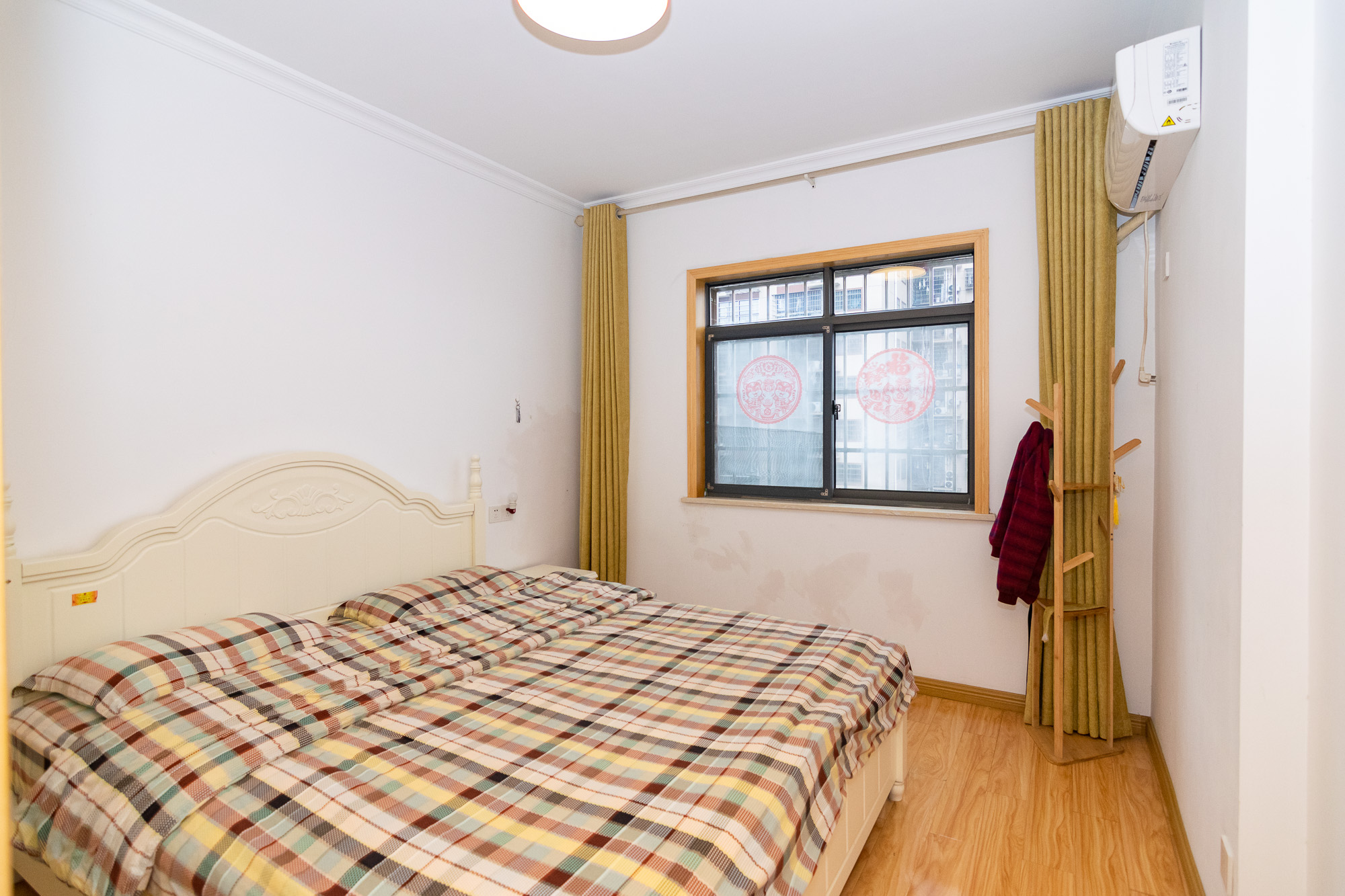 兴邦花城  4室2厅2卫    72.0万 兴邦花城  4室2厅2卫    72.0万卧室