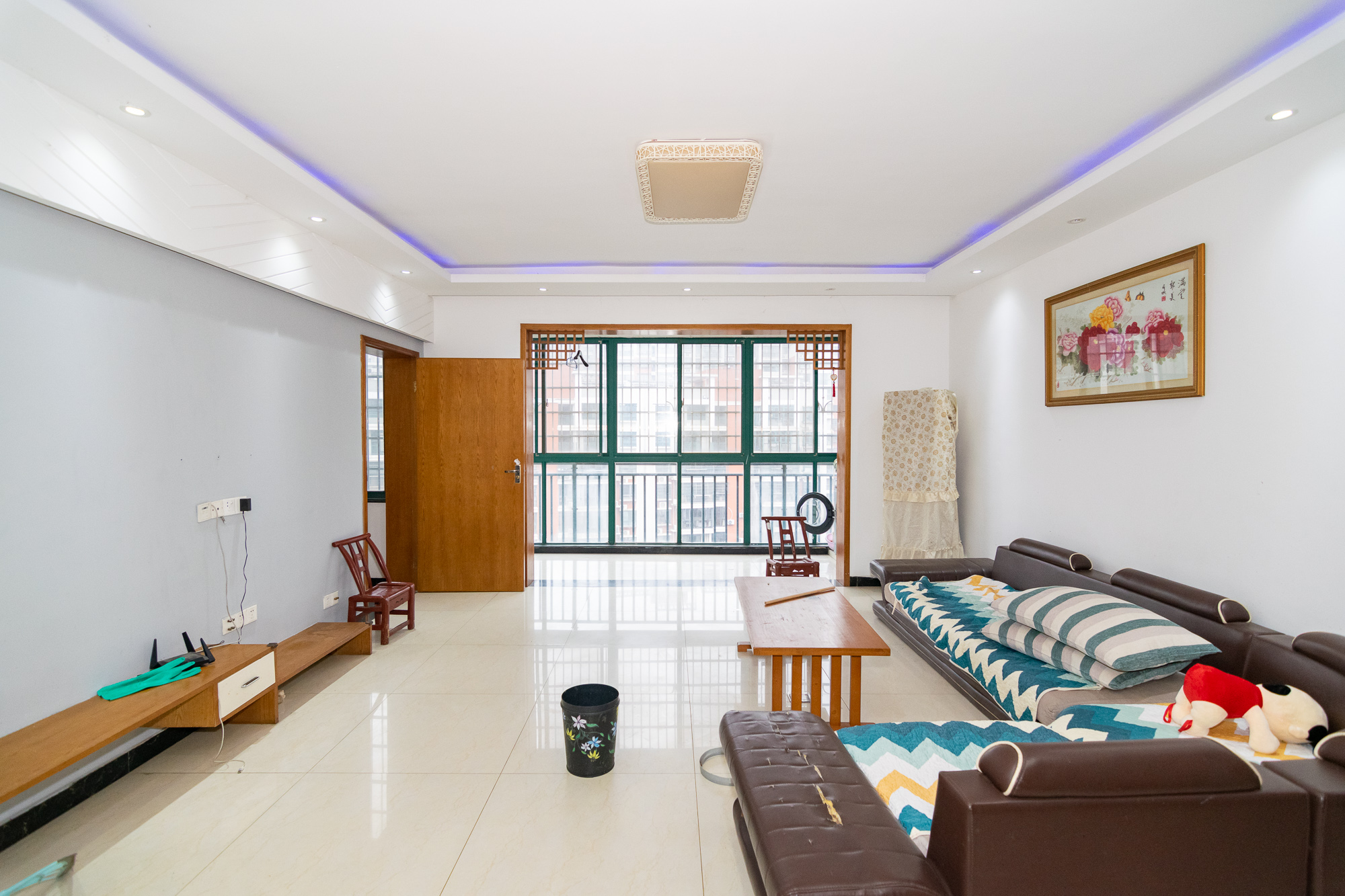 百合湖滨花园 4室2厅2卫 72.0万 百合湖滨花园 4室2厅2卫 72.0万客厅