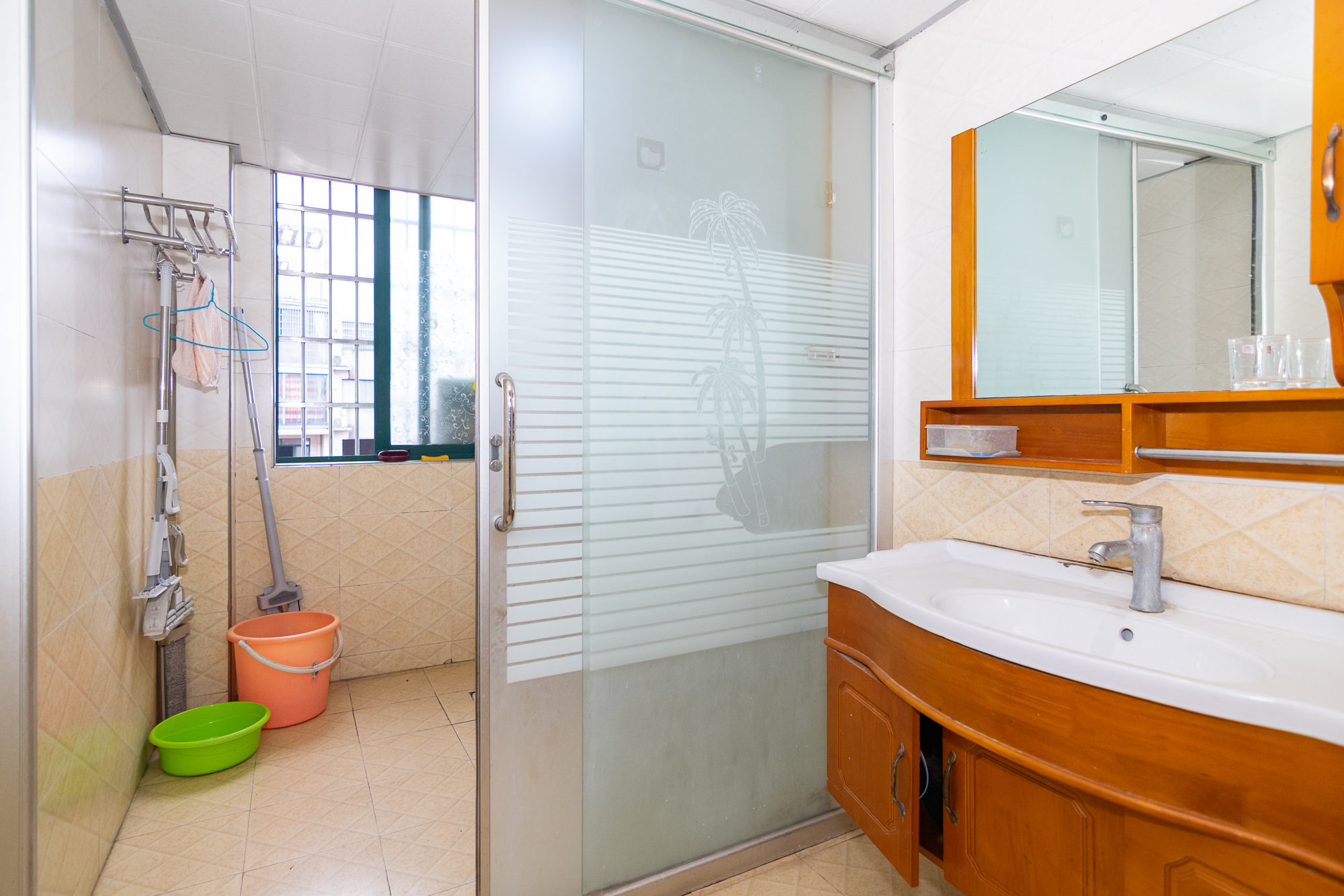 百合湖滨花园 4室2厅2卫 72.0万 百合湖滨花园 4室2厅2卫 72.0万卫生间