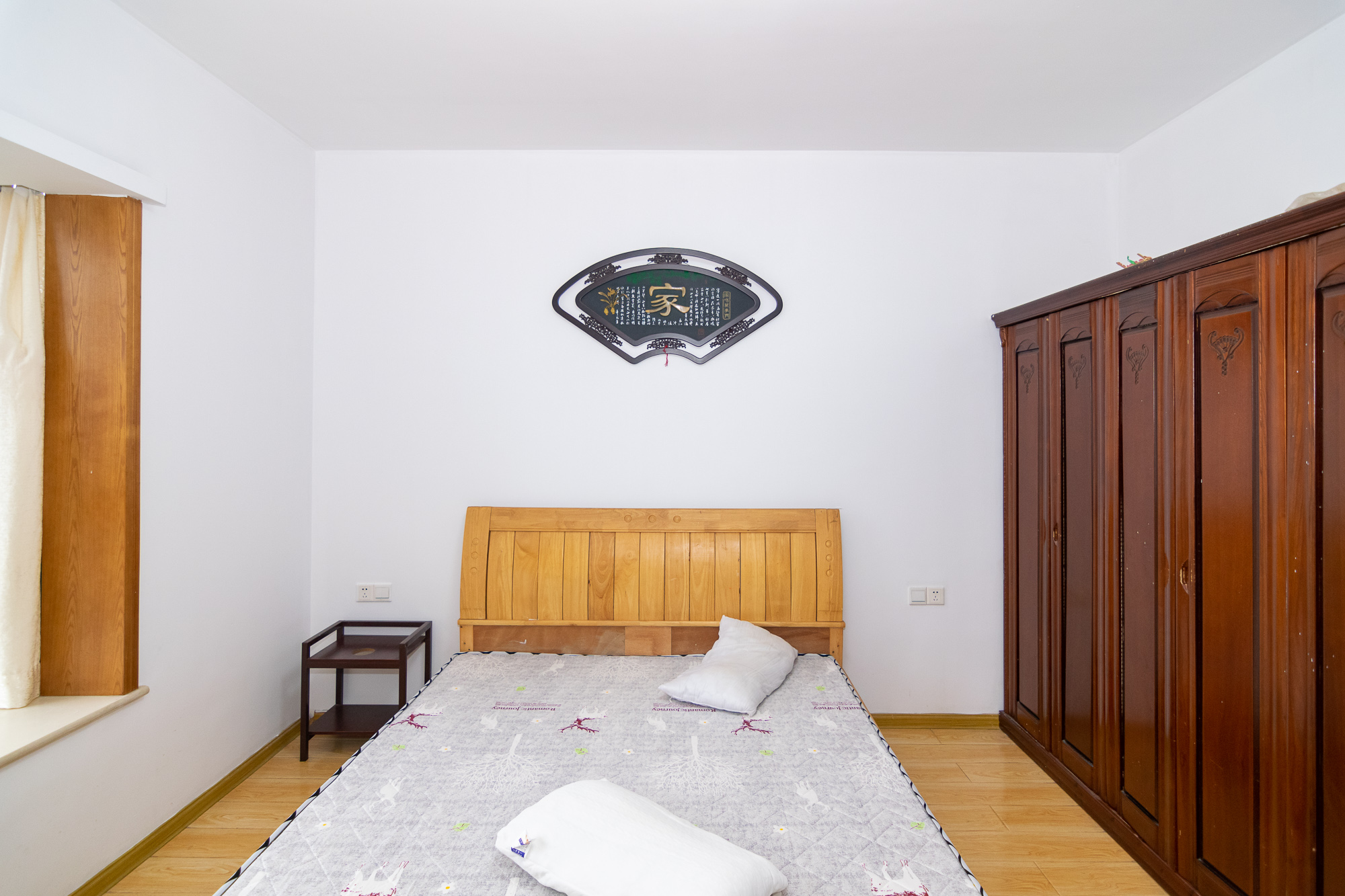 百合湖滨花园 4室2厅2卫 72.0万 百合湖滨花园 4室2厅2卫 72.0万卧室