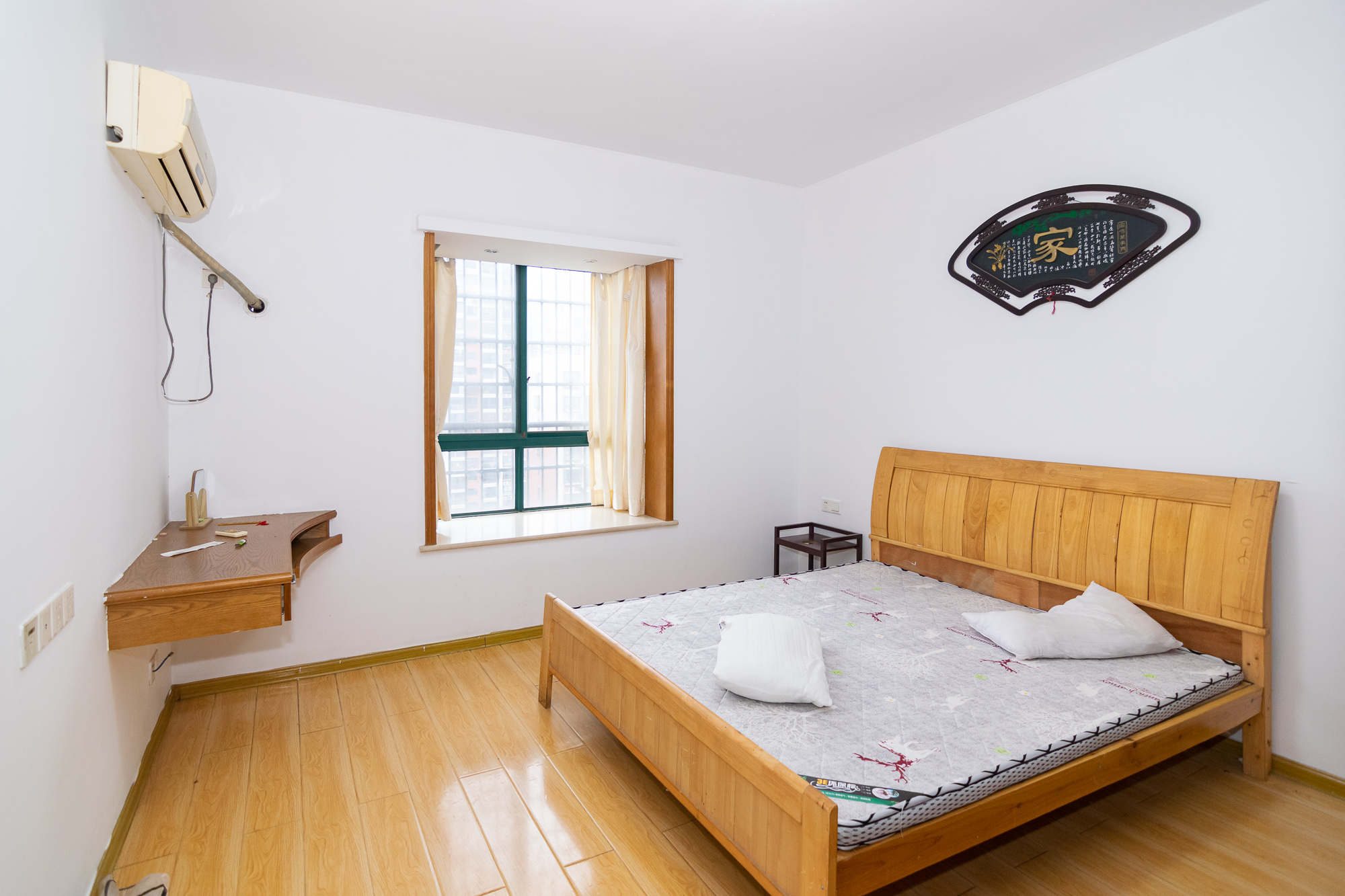 百合湖滨花园 4室2厅2卫 72.0万 百合湖滨花园 4室2厅2卫 72.0万卧室