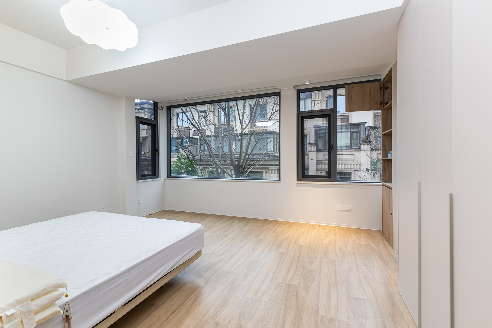 龙湖湘风原著(龙湖湘风星城)  6室1厅4卫    470.0万 龙湖湘风原著(龙湖湘风星城)  6室1厅4卫    470.0万卧室