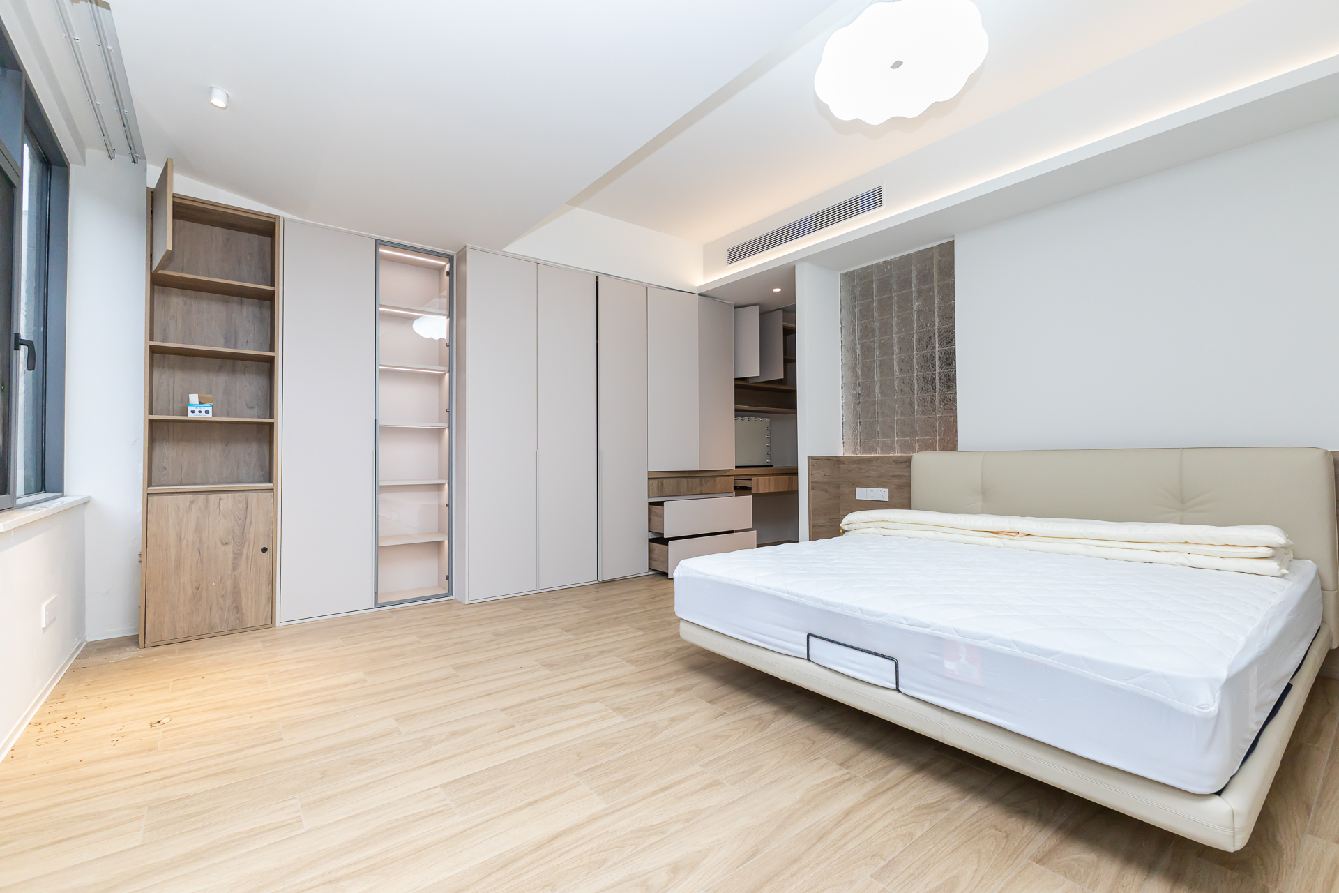 龙湖湘风原著(龙湖湘风星城)  6室1厅4卫    470.0万 龙湖湘风原著(龙湖湘风星城)  6室1厅4卫    470.0万卧室