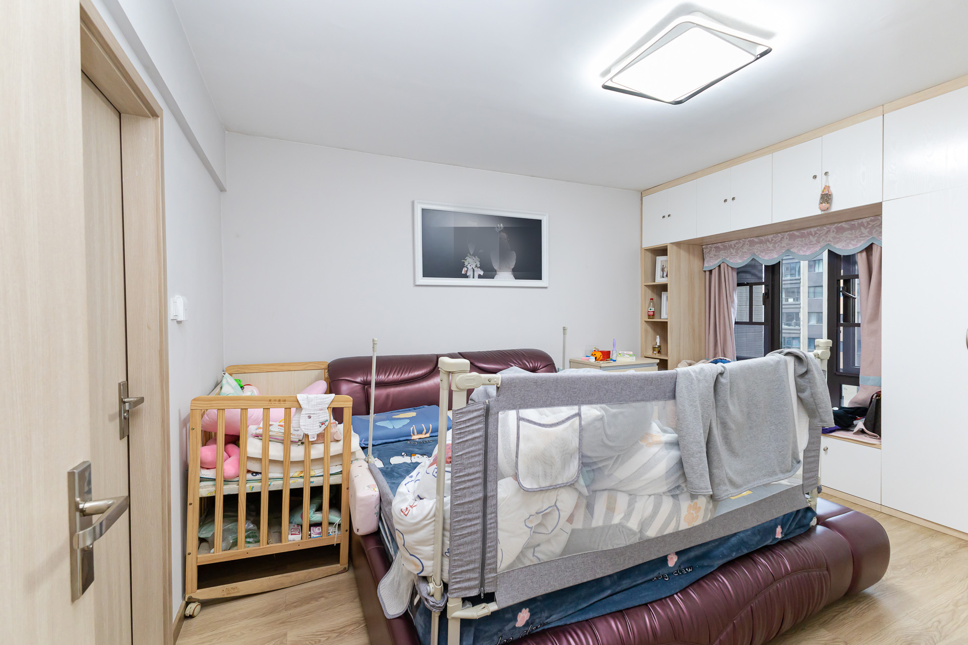 时代倾城五期  4室2厅2卫   103.80万卧室
