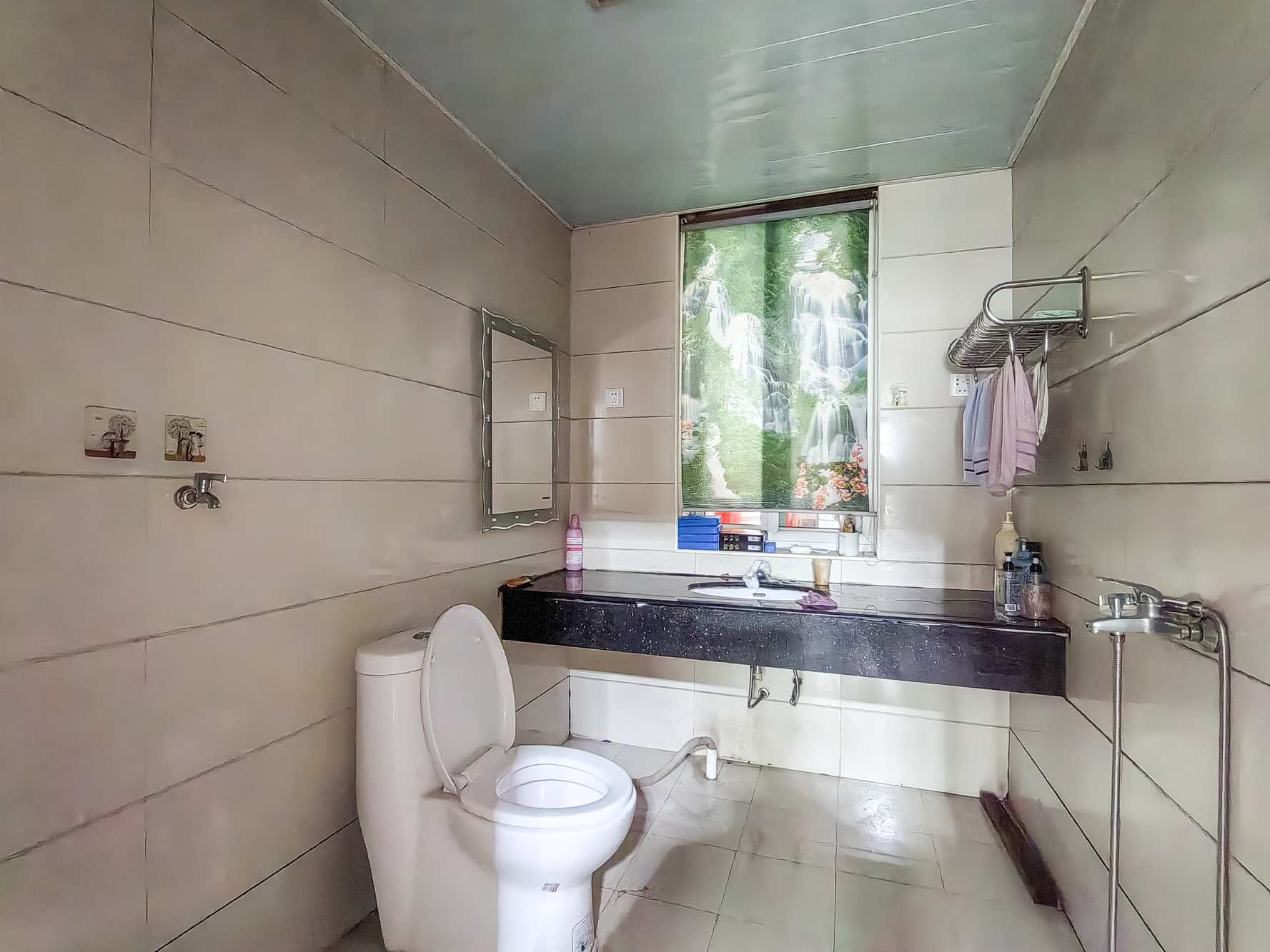 广泰家园  4室2厅2卫    70.0万 广泰家园  4室2厅2卫    70.0万卫生间