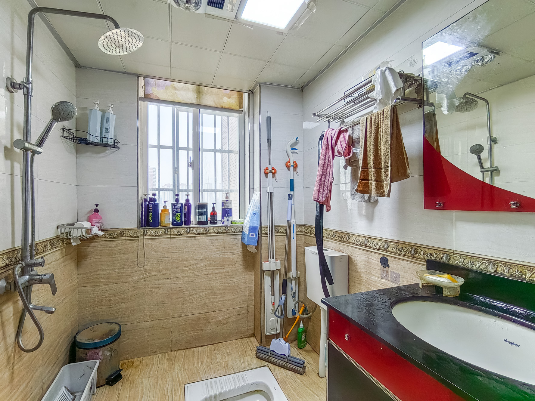 紫晶城 3室2厅2卫 62.8万 紫晶城 3室2厅2卫 62.8万卫生间