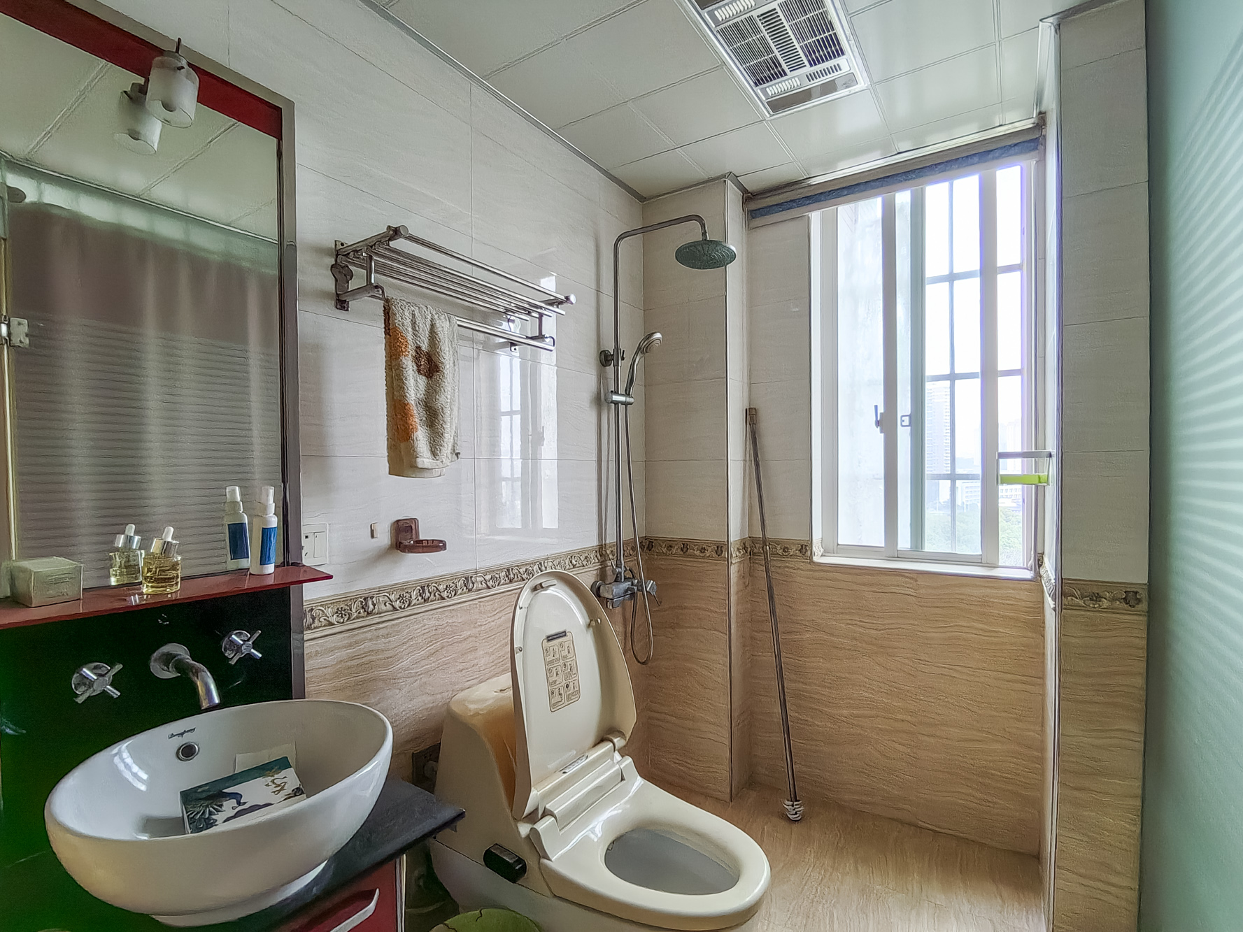 紫晶城 3室2厅2卫 62.8万 紫晶城 3室2厅2卫 62.8万卫生间