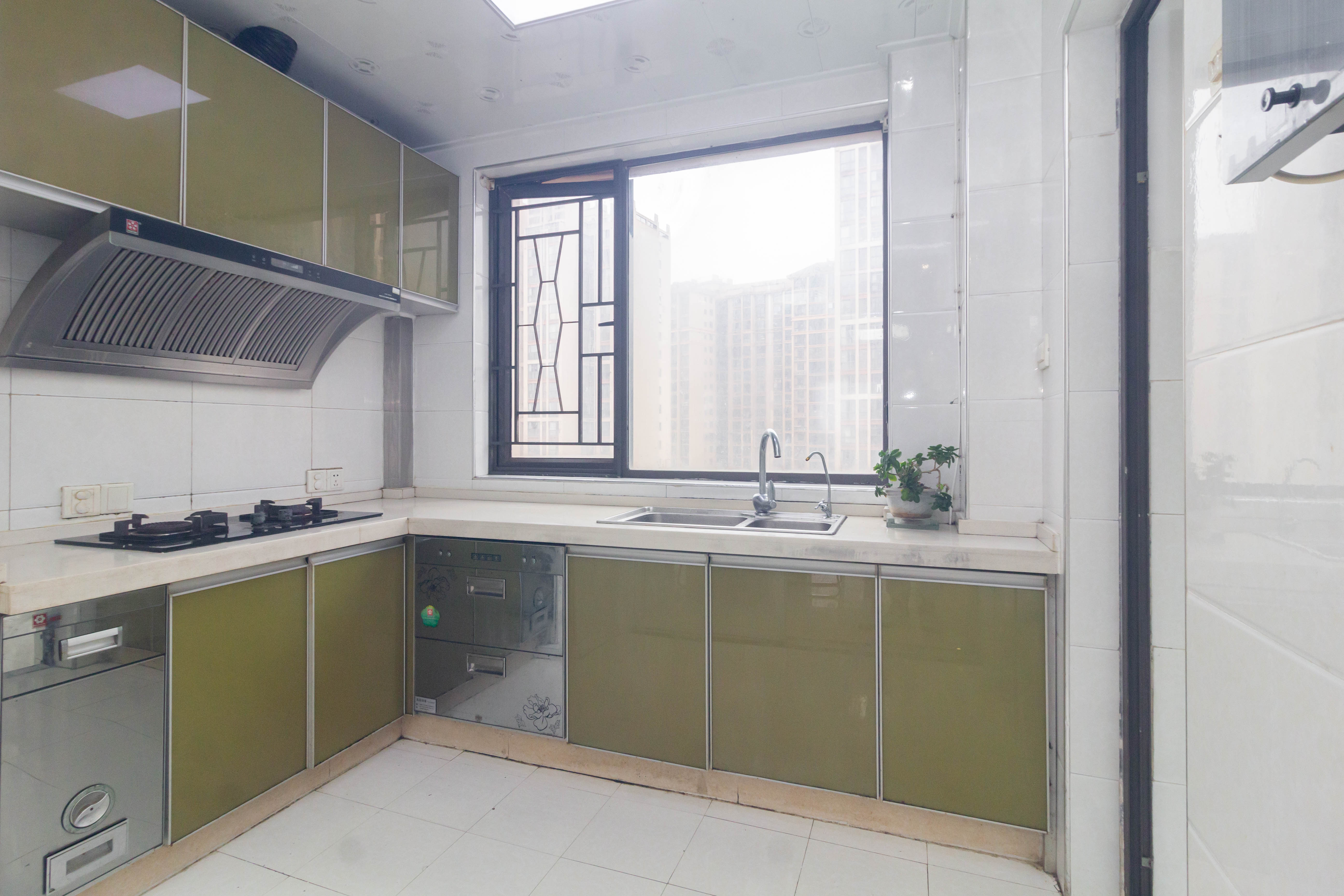 旭辉华庭 3室2厅2卫 69.8万 旭辉华庭 3室2厅2卫 69.8万厨房