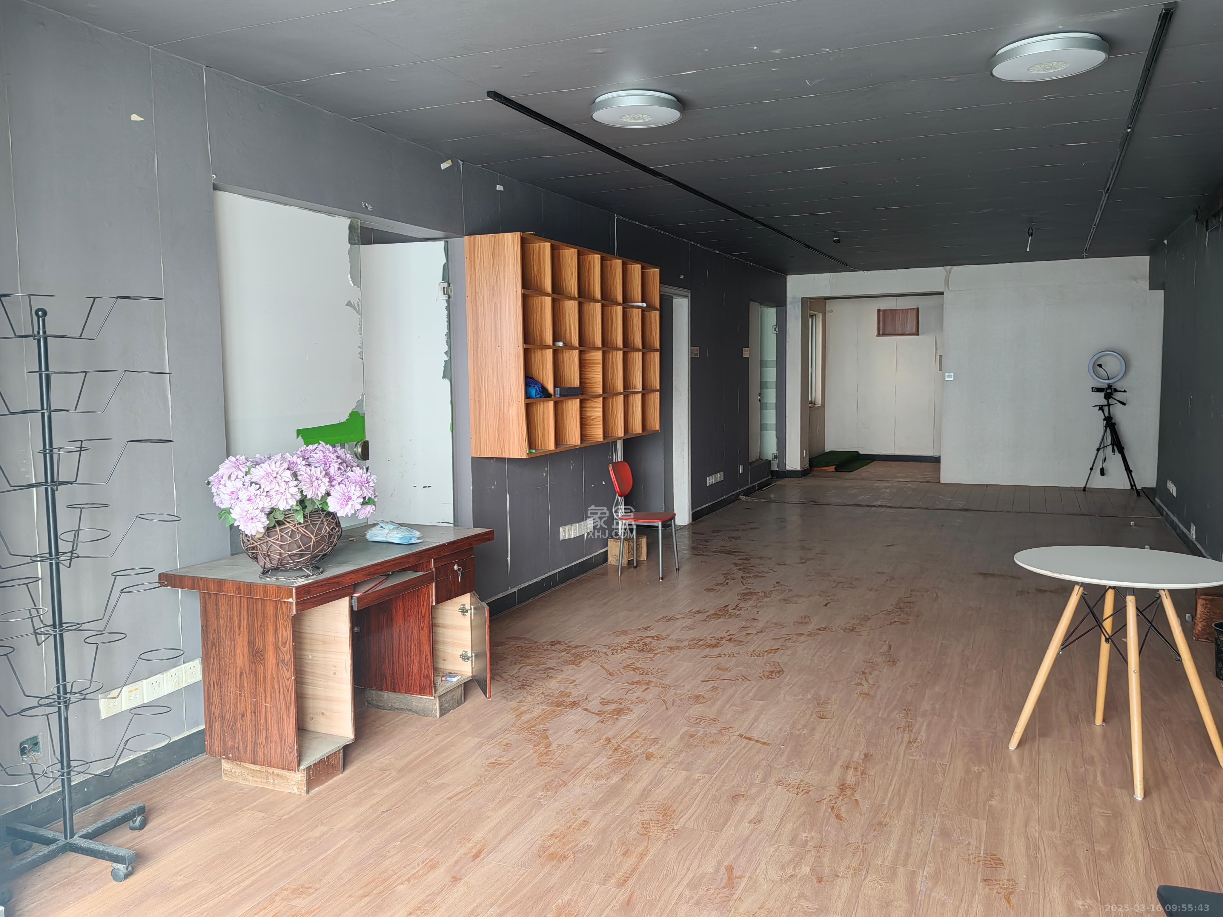 高桥现代商贸城  3室2厅2卫    3800.0元/月 高桥现代商贸城  3室2厅2卫    3800.0元/月室内图