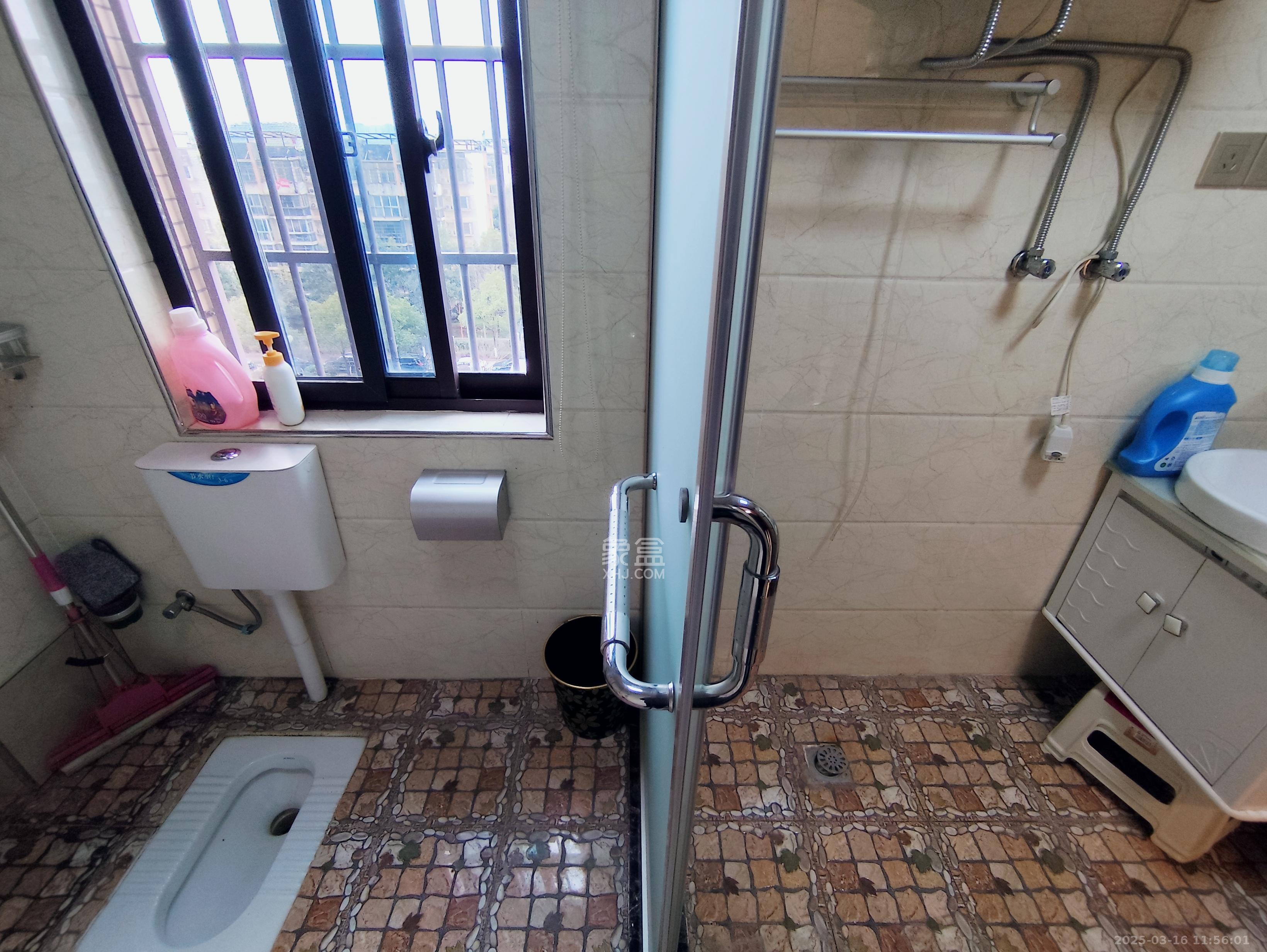 三景华御  3室2厅1卫   2300.00元/月室内图