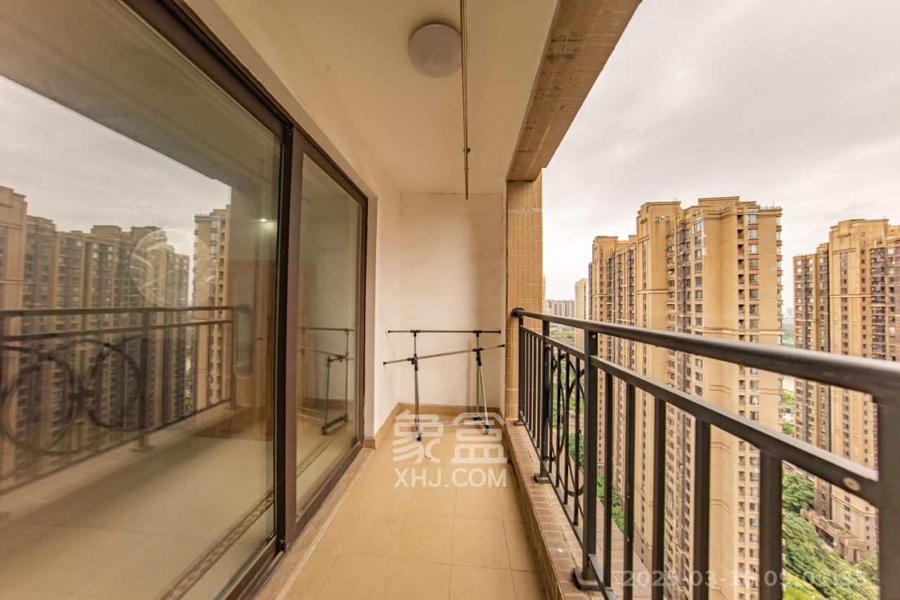 中海国际一期 3室2厅1卫 1900.0元/月 中海国际一期 3室2厅1卫 1900.0元/月室内图