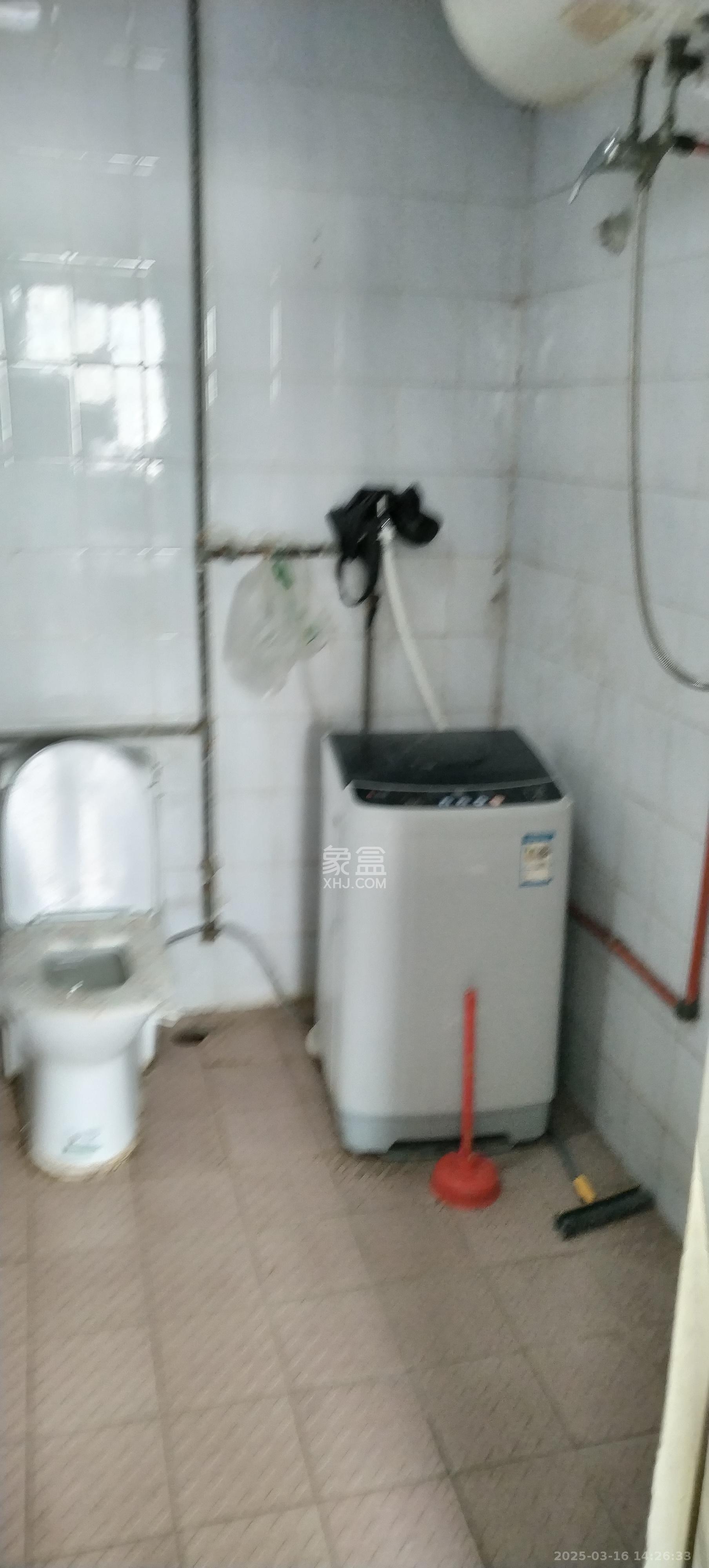 涟源百货城住宅  3室2厅2卫   1300.00元/月室内图