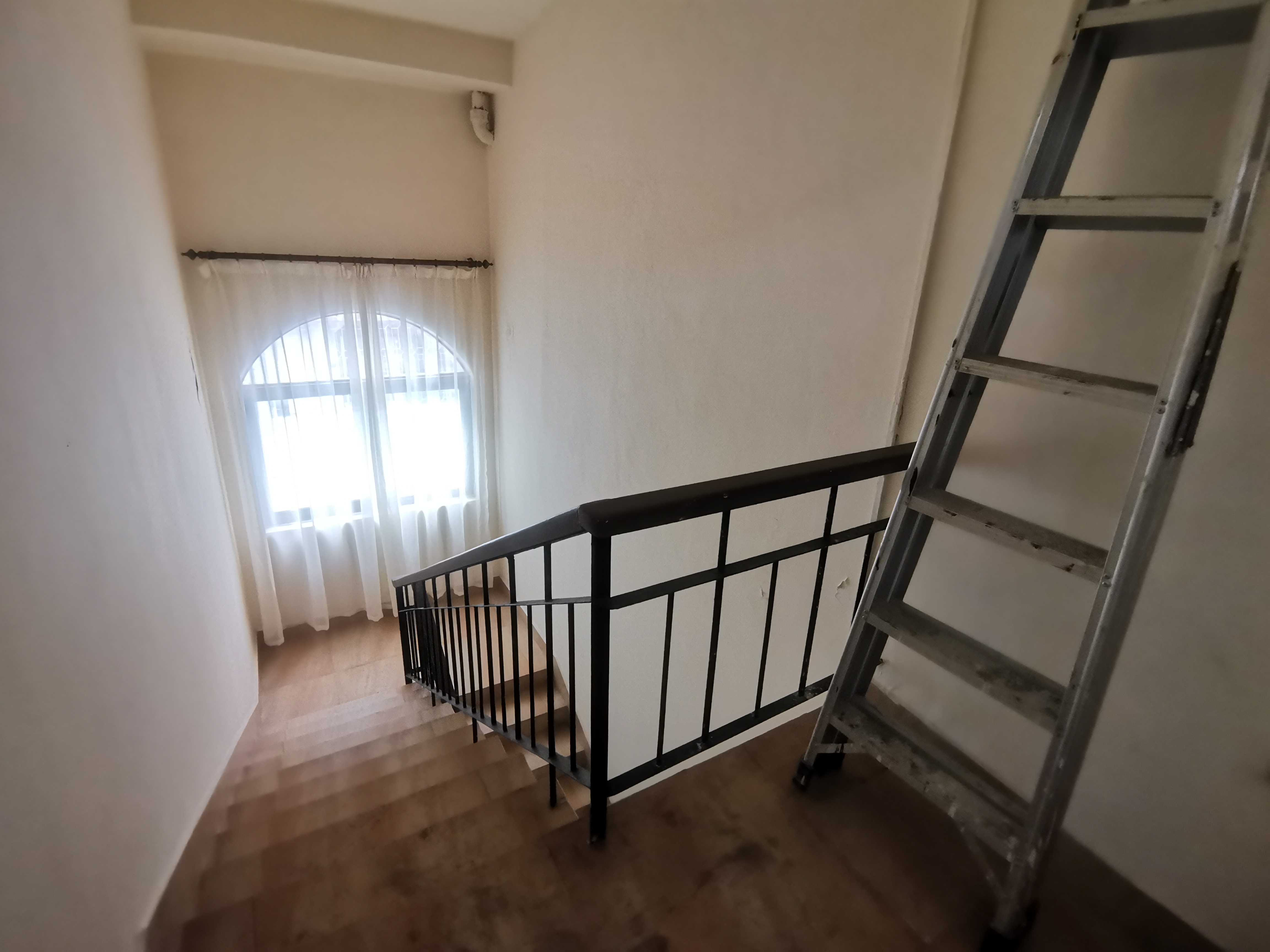 海房新村 9室2厅3卫 10000.0元/月 海房新村 9室2厅3卫 10000.0元/月室内图