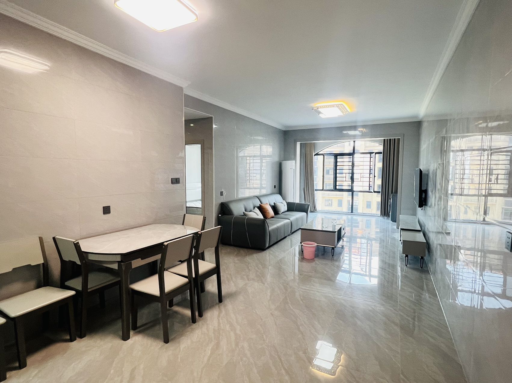 奥地利春天  3室2厅2卫    2200.0元/月 奥地利春天  3室2厅2卫    2200.0元/月室内图