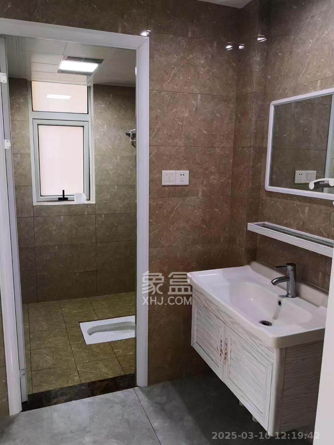 五矿万境水岸五期(五矿万境水岸文苑)  4室2厅2卫    4000.0元/月 五矿万境水岸五期(五矿万境水岸文苑)  4室2厅2卫    4000.0元/月室内图