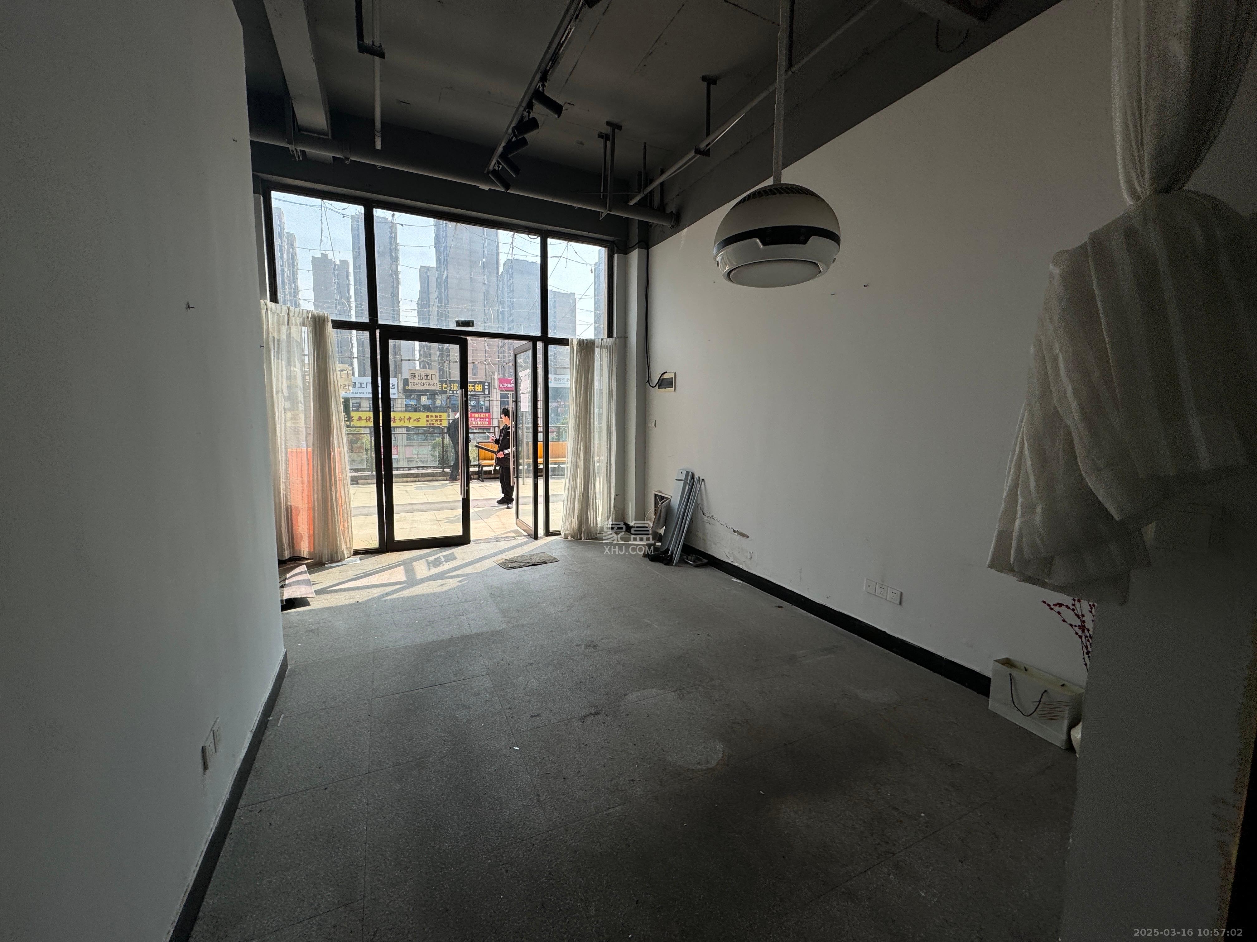 芙蓉万国城MOMA（卓越汇富苑）   34.5㎡      1700.0元/月