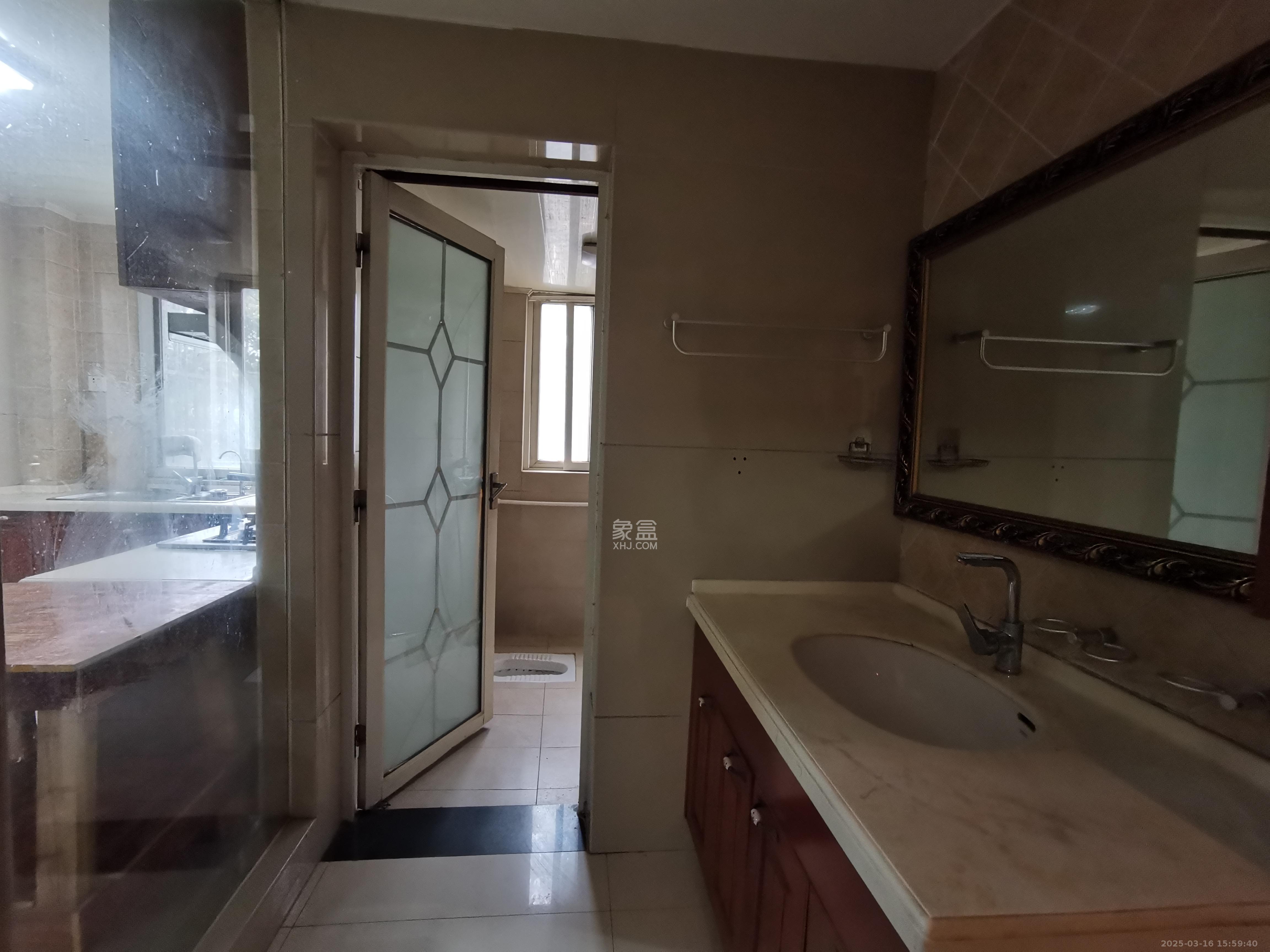 学府华庭 5室2厅2卫 2700.0元/月 学府华庭 5室2厅2卫 2700.0元/月室内图