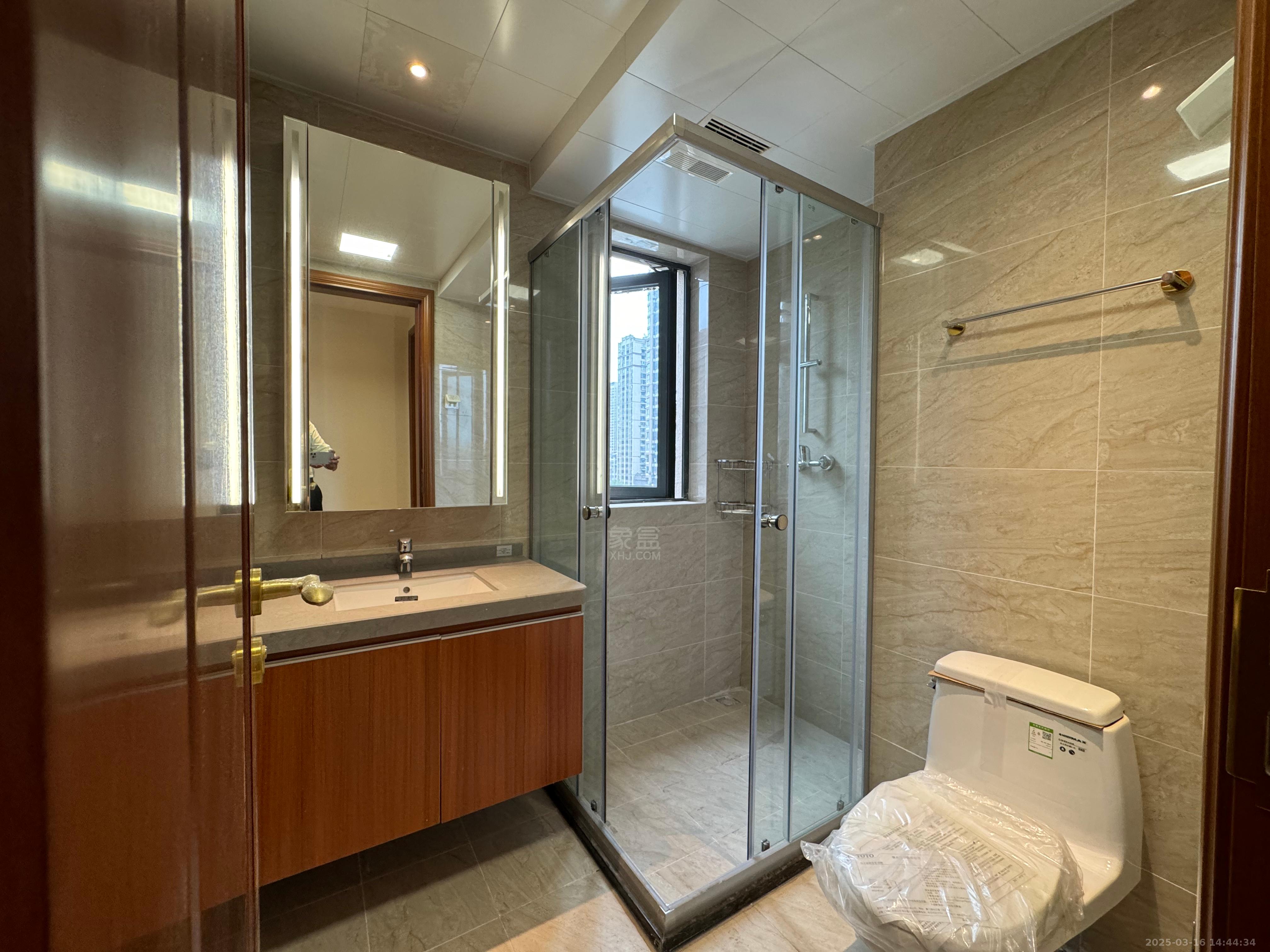 恒大华府 3室2厅2卫 2100.0元/月 恒大华府 3室2厅2卫 2100.0元/月室内图