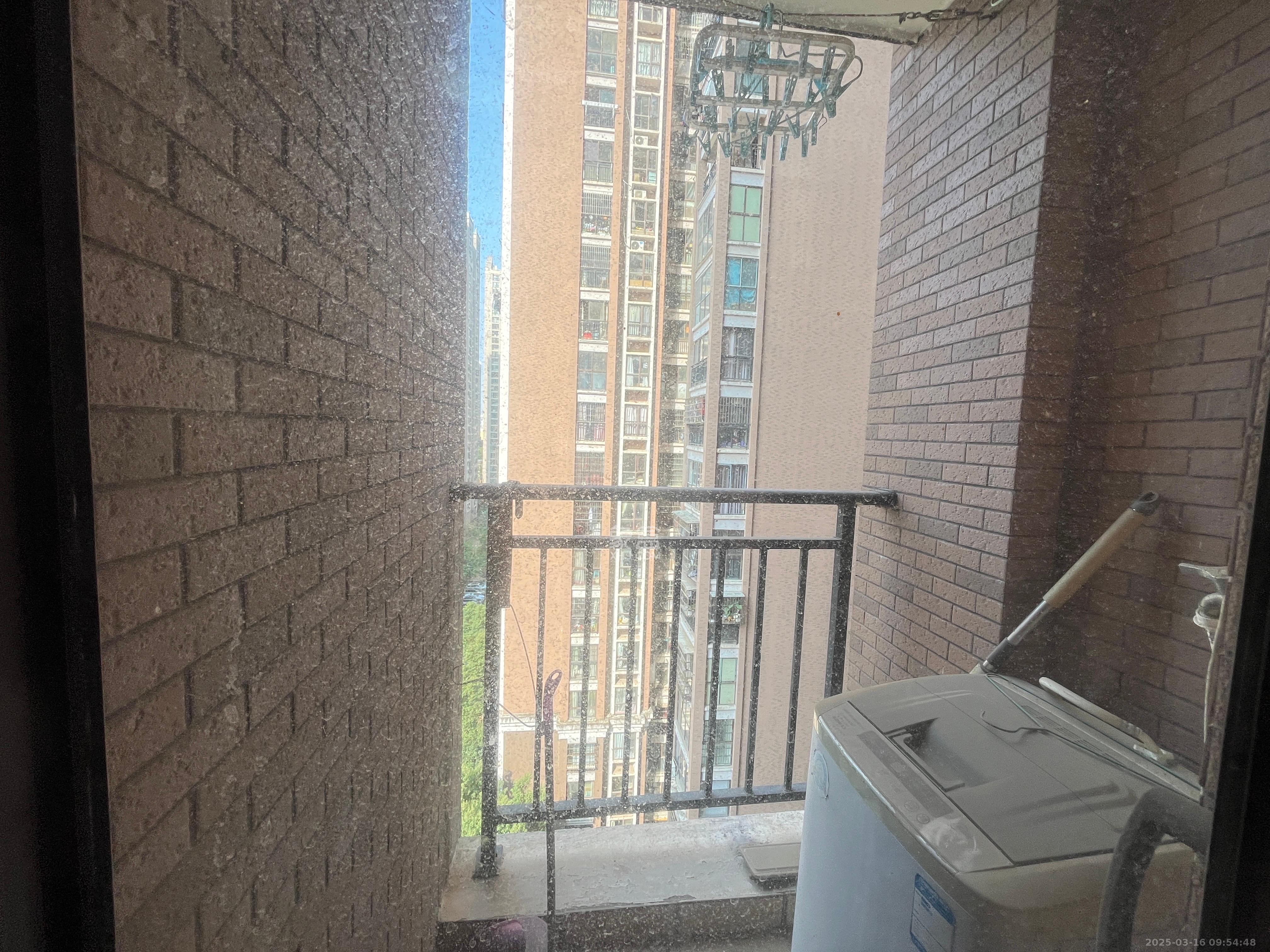 水岸世景  1室1厅1卫   1100.00元/月室内图