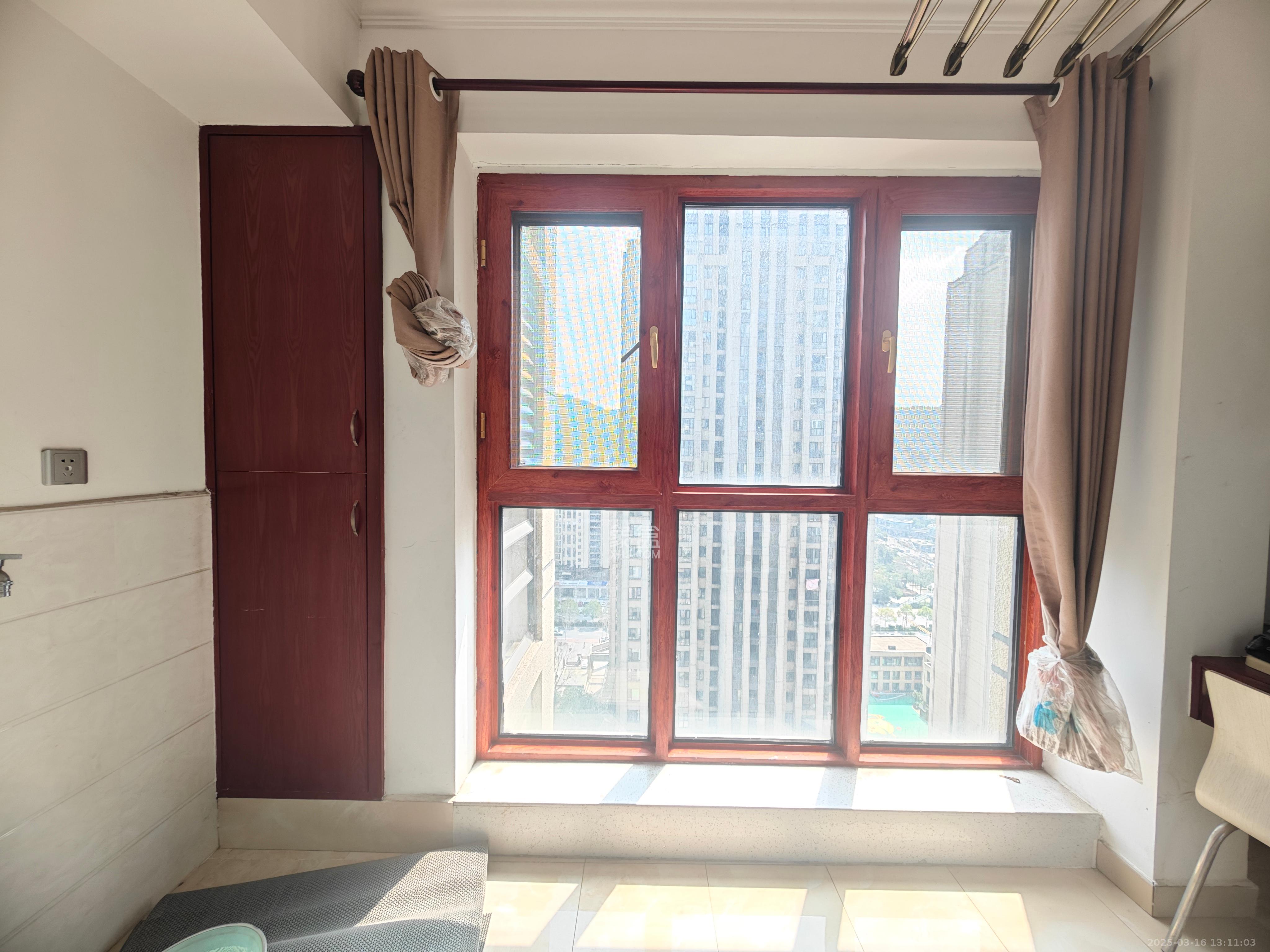 金茂梅溪湖  3室2厅2卫    2900.0元/月室内图