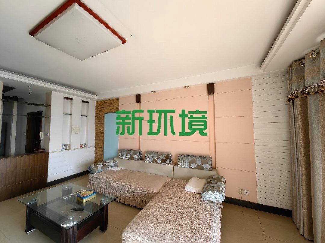 融苑小区  4室2厅2卫   65.00万客厅