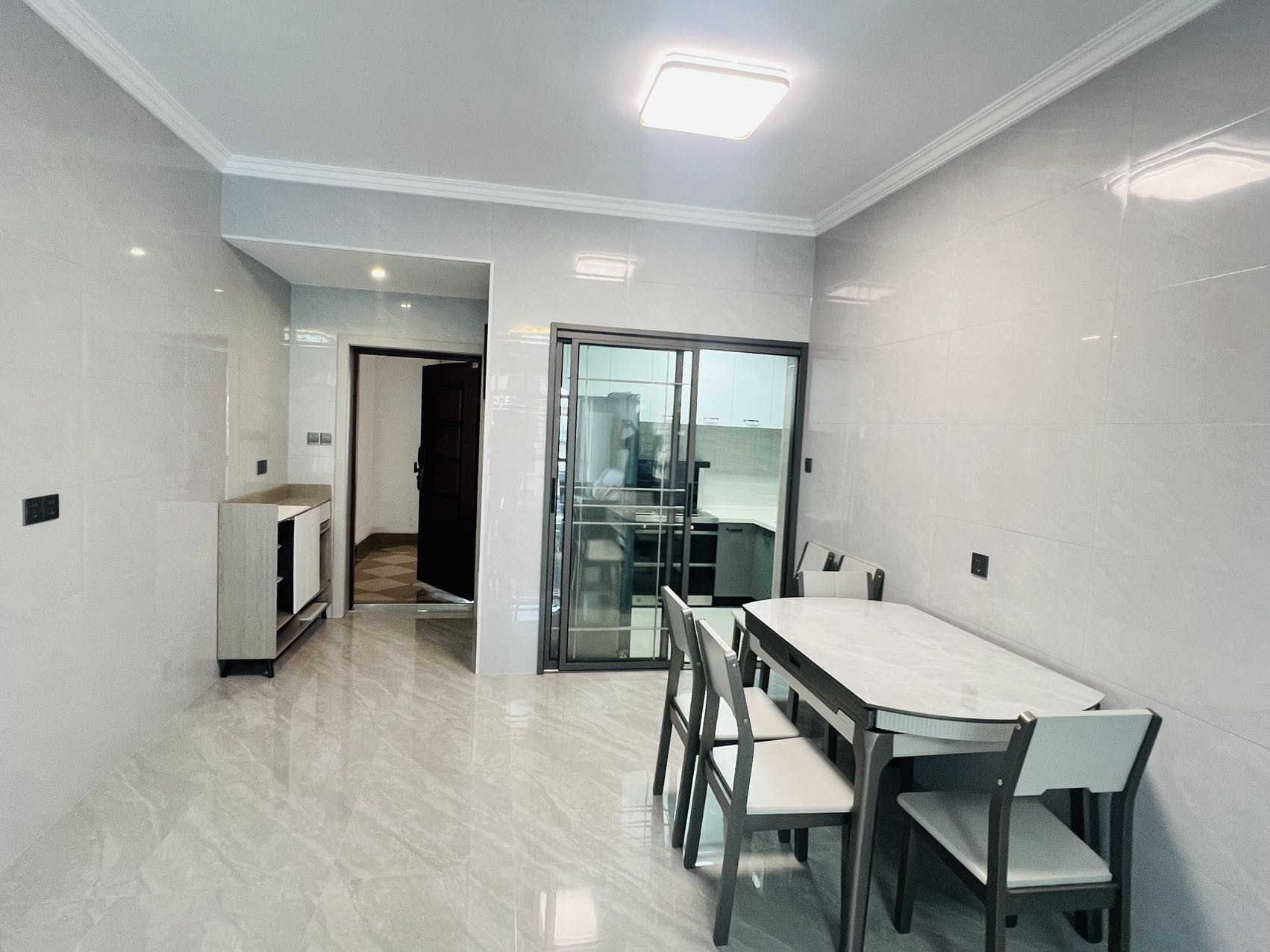 奥地利春天  3室2厅2卫    2200.0元/月 奥地利春天  3室2厅2卫    2200.0元/月室内图