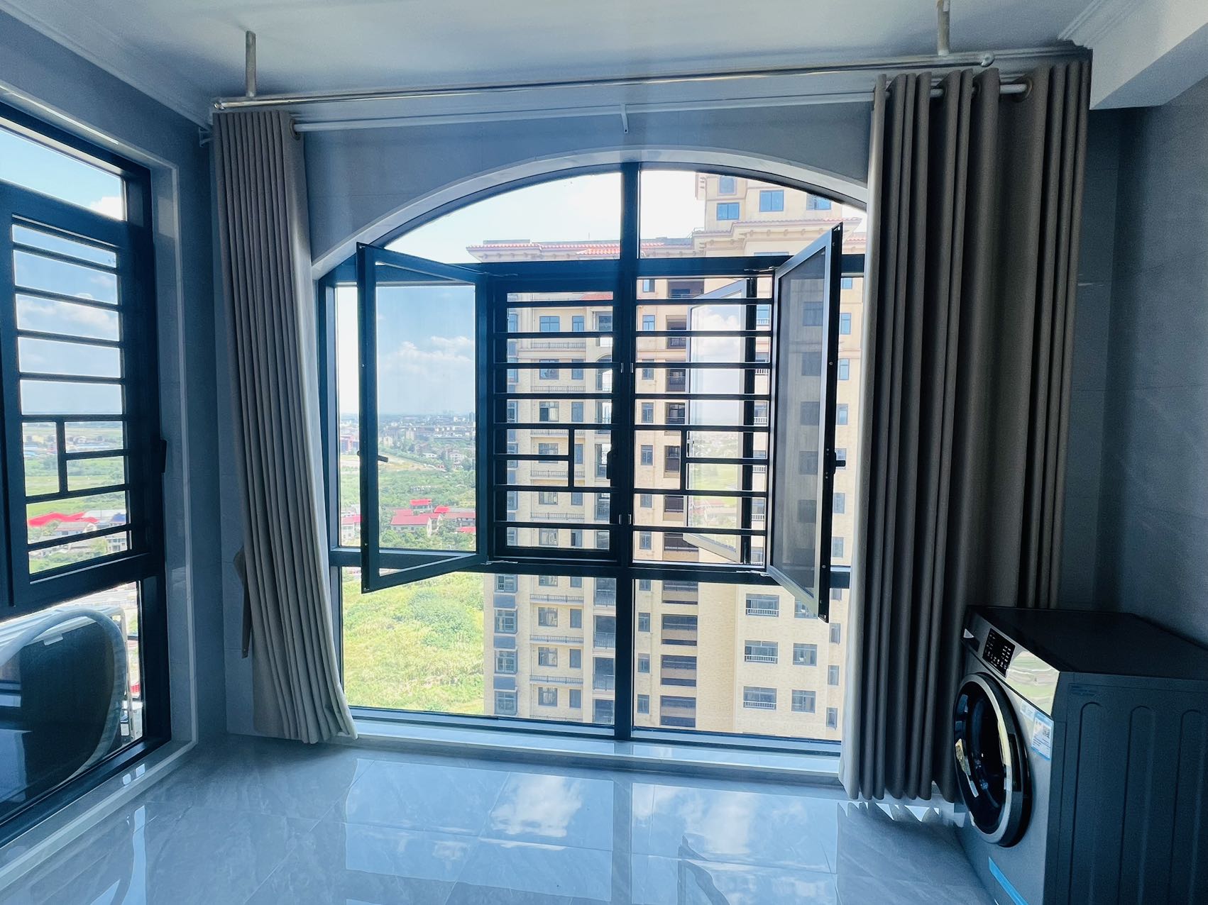 奥地利春天  3室2厅2卫    2200.0元/月 奥地利春天  3室2厅2卫    2200.0元/月室内图